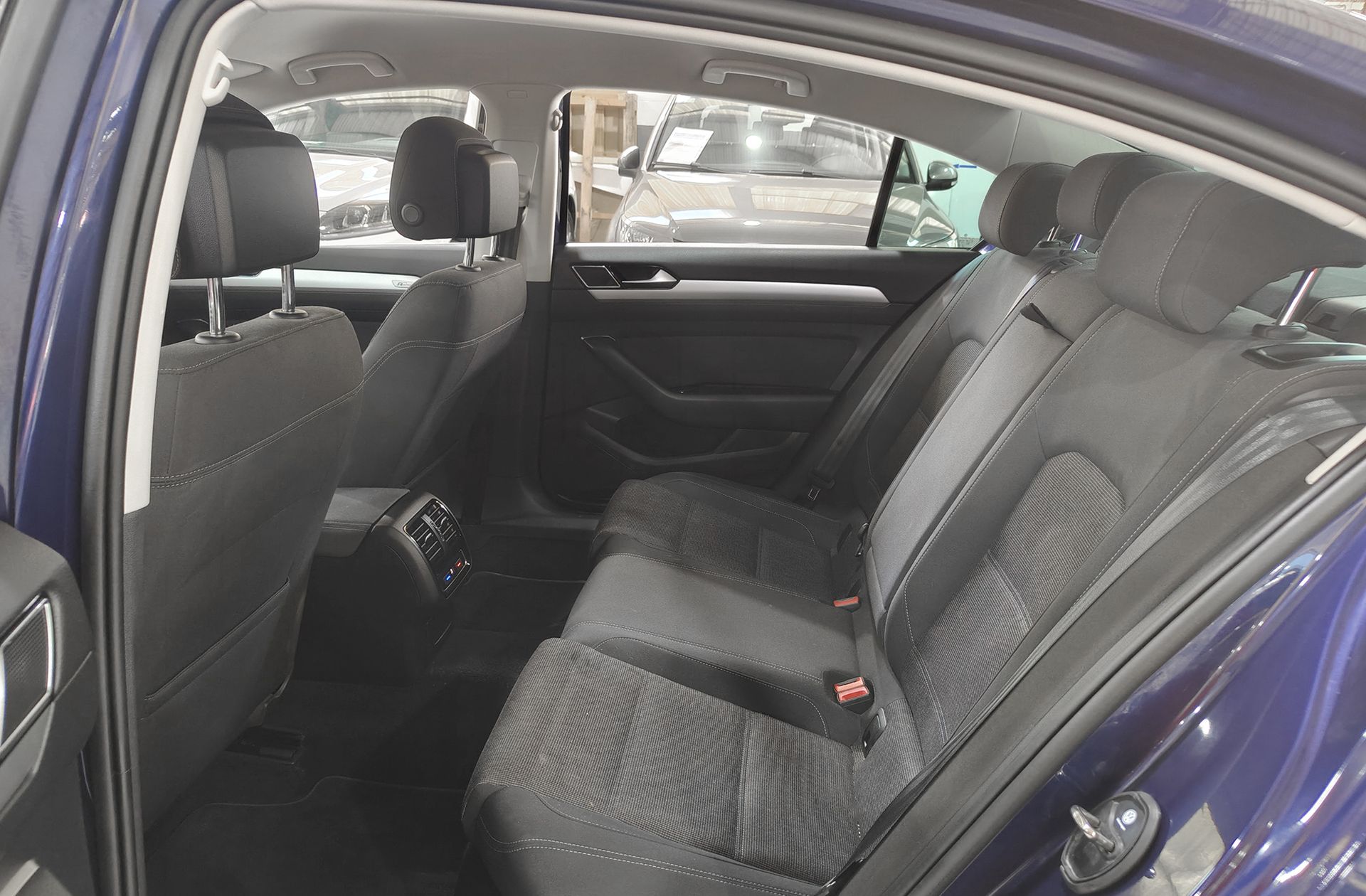 Volkswagen Passat Advance 2.0 TDI Pack R Line - foto 12