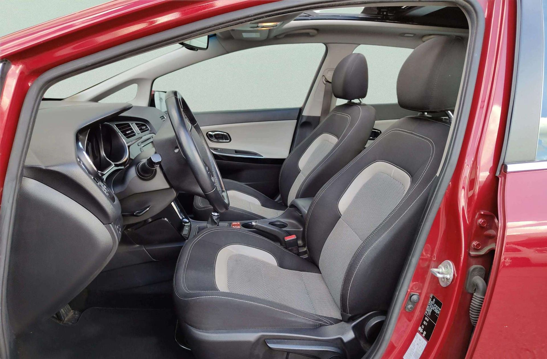 Kia Ceed 1.6 CRDi VGT Maracaná - foto 12