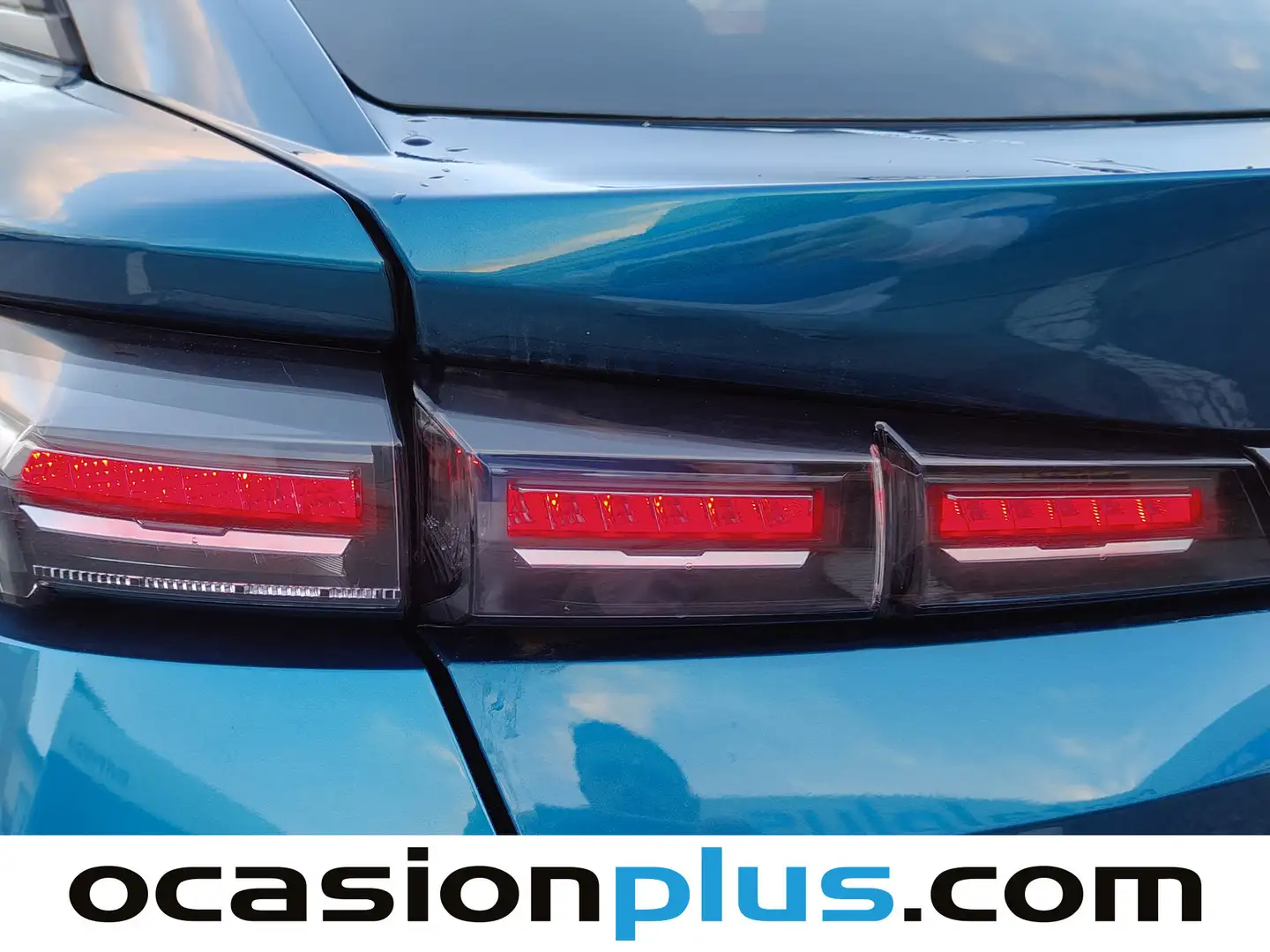 Foto Peugeot 408 Peugeot 408 Allure Hybrid eDCS6 (136 CV)