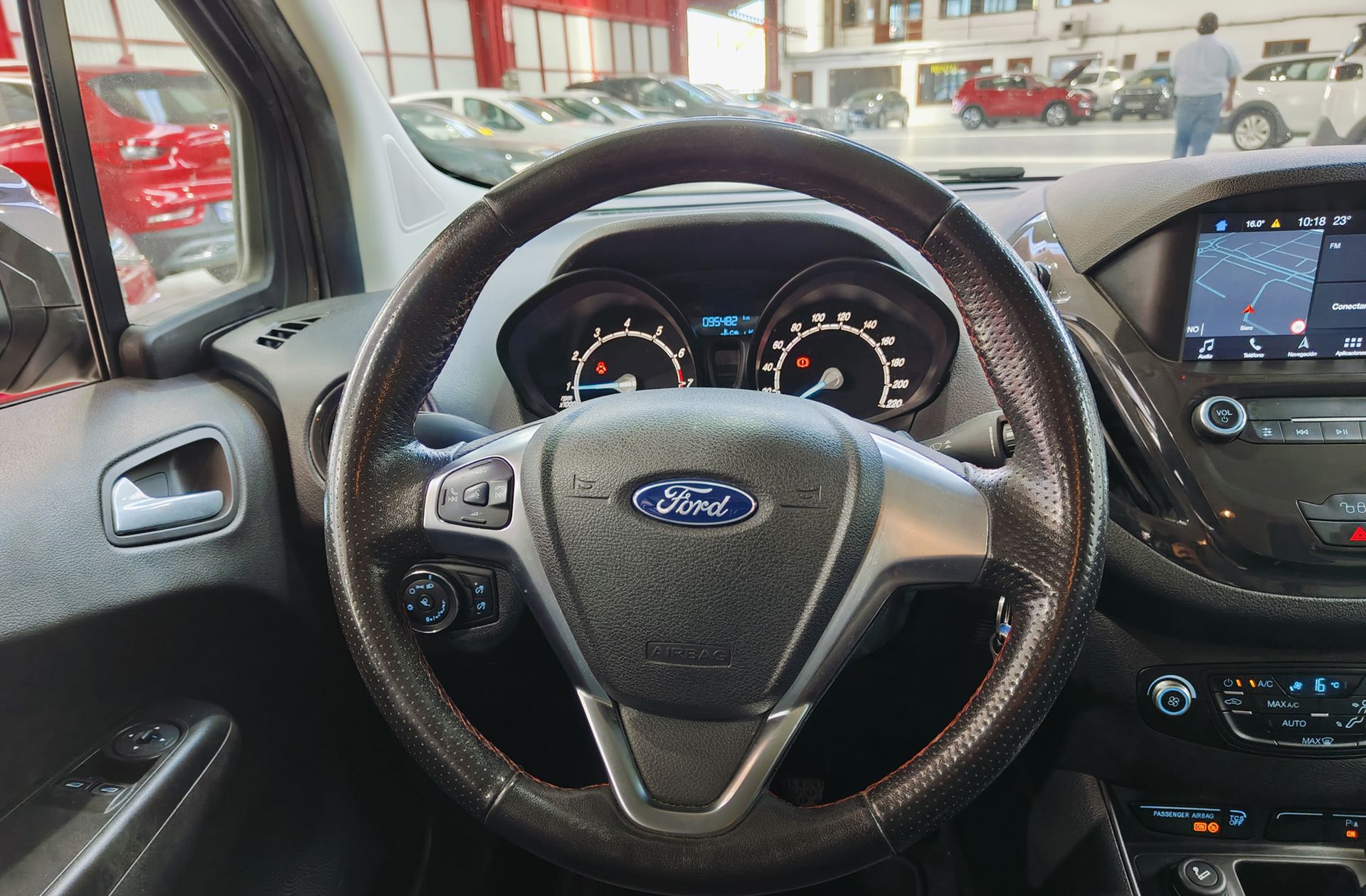 Ford Tourneo Courier 1.0 EcoBoost Sport - foto 24