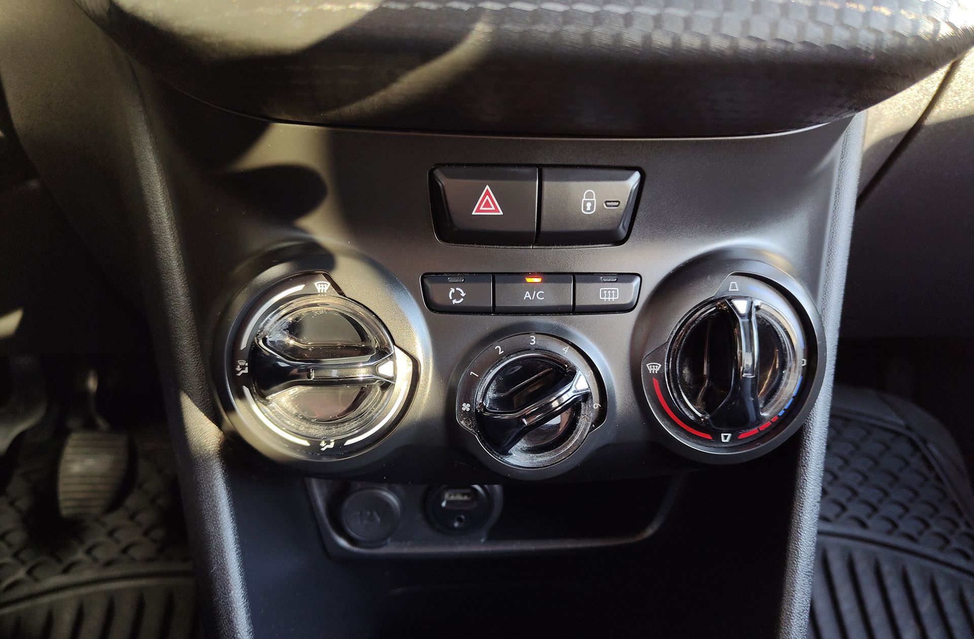 Peugeot 208 1.6 BlueHDi Style - foto 29
