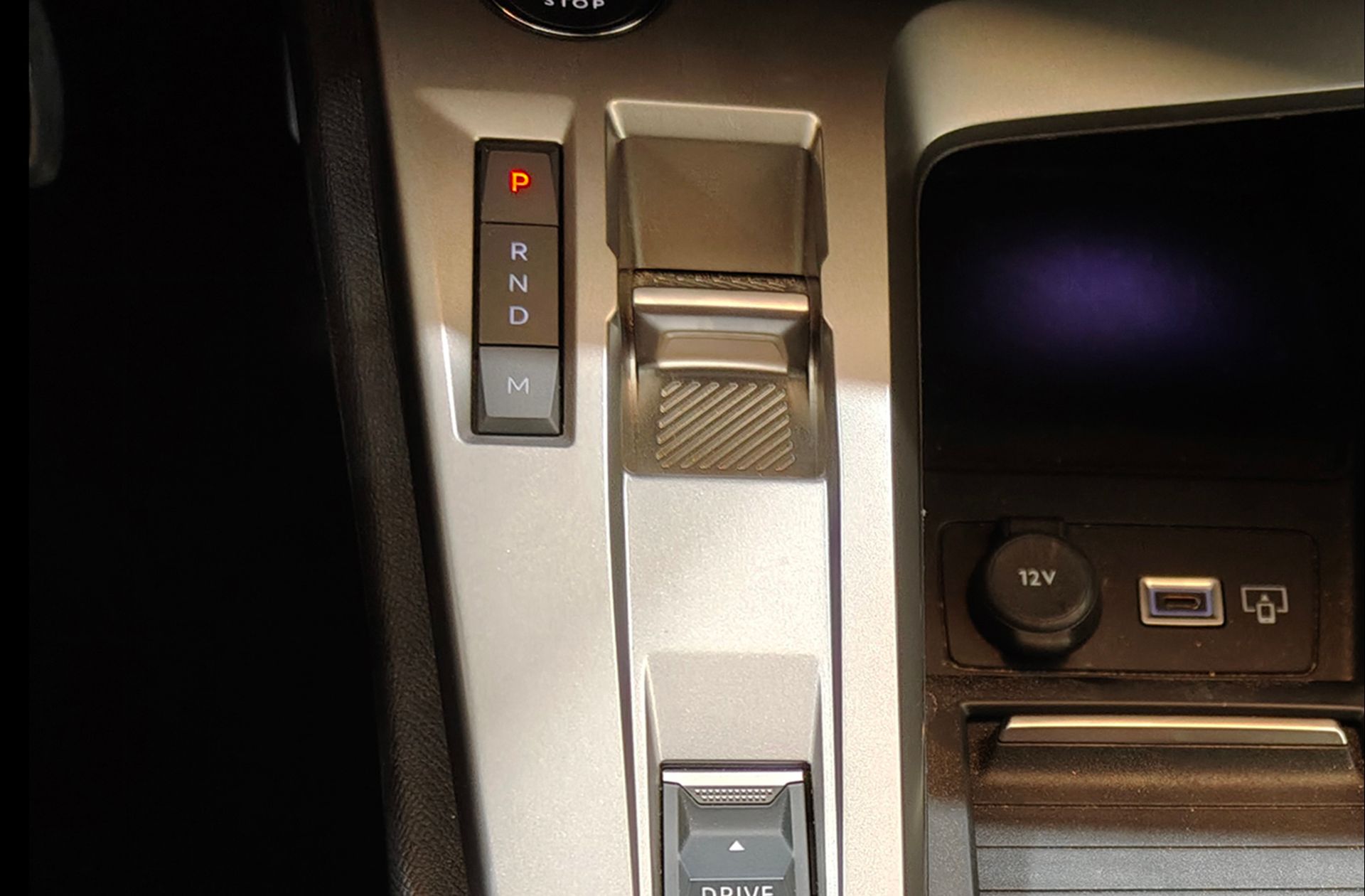 Peugeot 408 Allure Hybrid 145 eDCS6 - foto 5