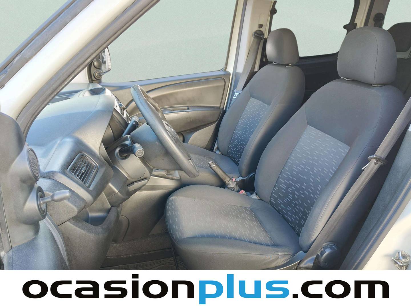 Foto asientos delanteros Opel Combo Opel Combo Tour 1.3 CDTI Expression L1 H1 (90 CV)