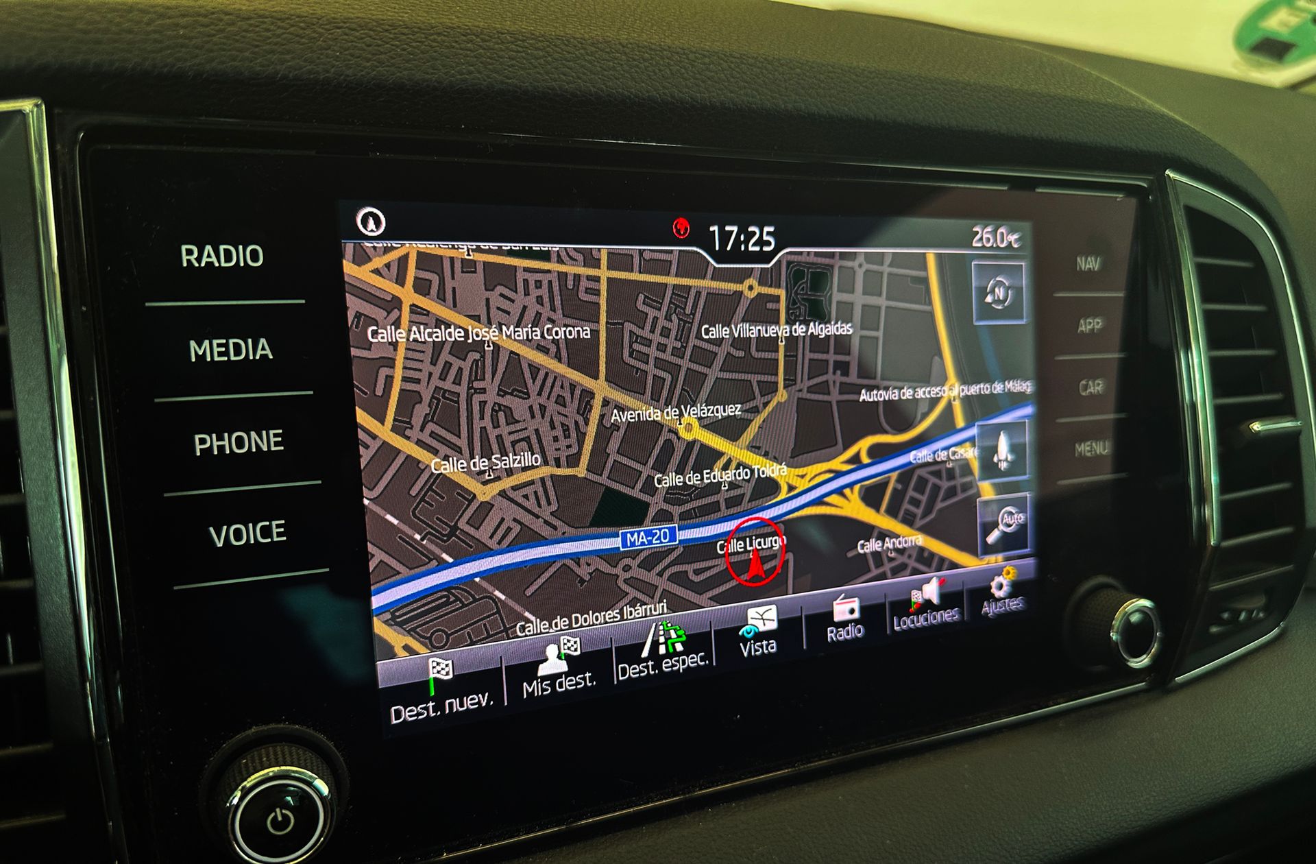 Škoda Karoq 1.6 TDI Like - foto 9