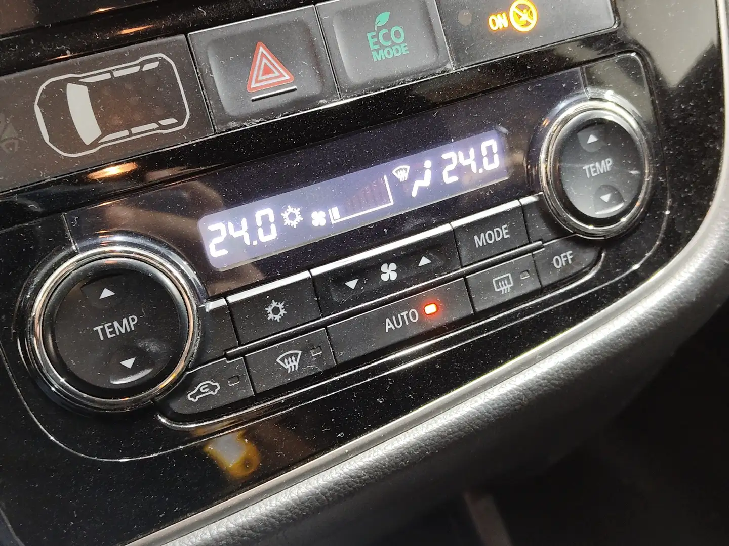 Foto Mitsubishi Outlander Mitsubishi Outlander 220 DI-D Motion 2WD (150 CV) 7 Plazas