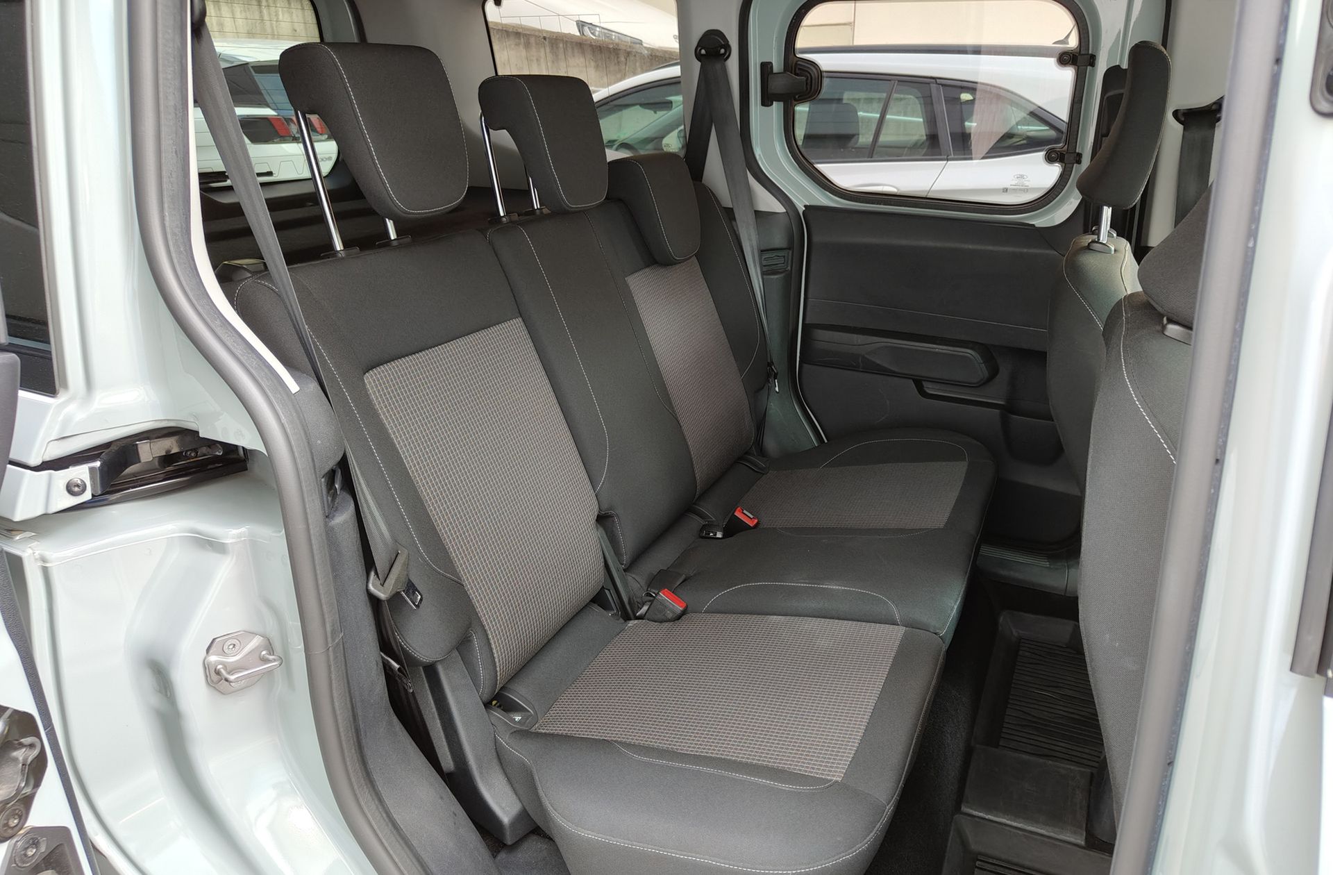 Ford Tourneo Courier 1.0 EcoBoost Trend - foto 16