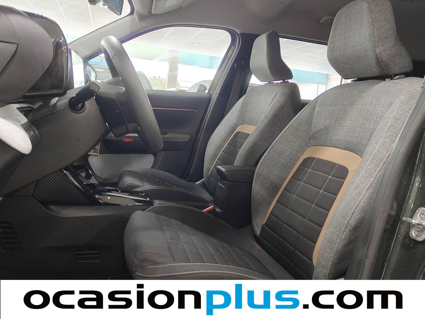 Foto asientos delanteros Citroën C3 Aircross Citroën C3 Aircross Hybrid 145 Plus e-DCS6 (145 CV)