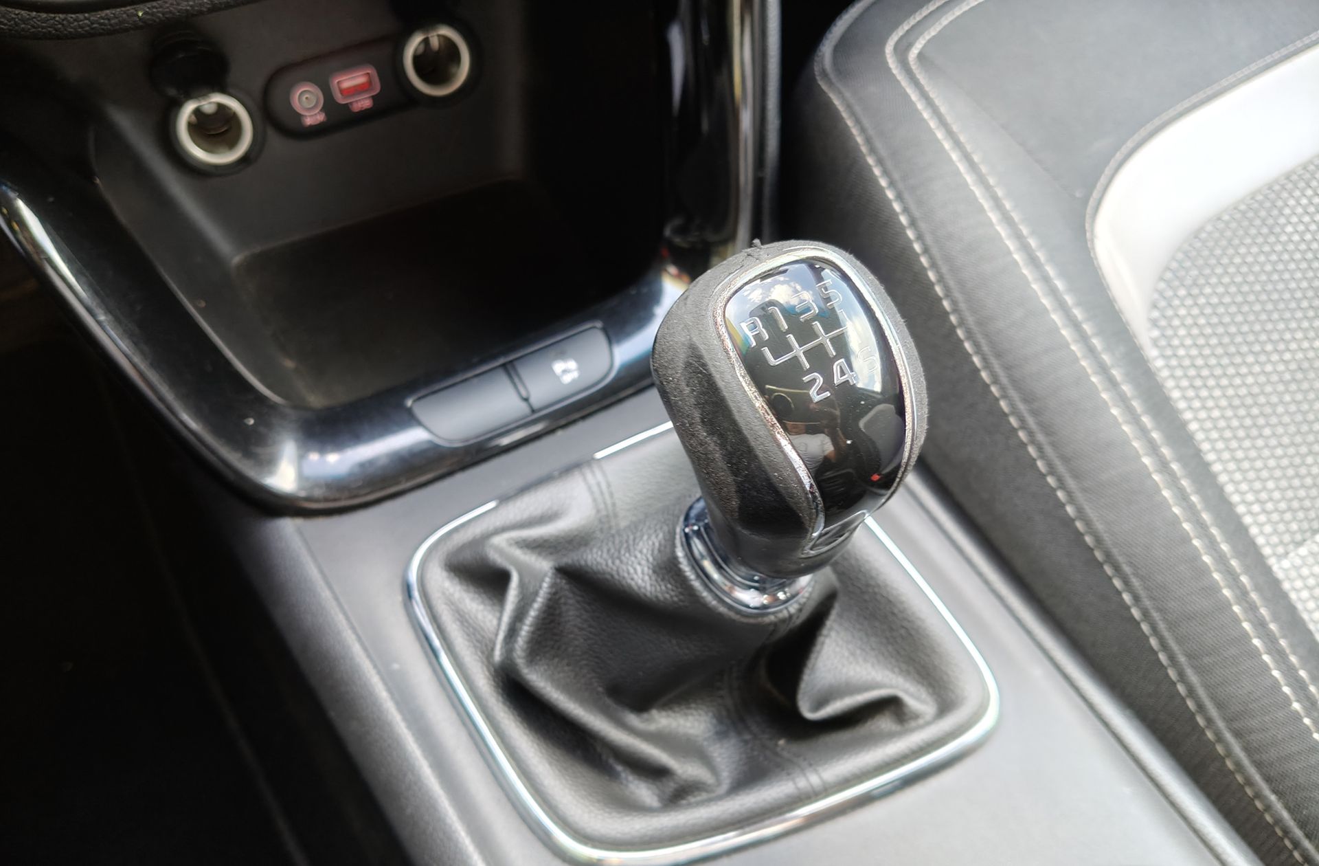 Kia Ceed 1.6 CRDi VGT Eco-Dynamics Uefa Euro2016 - foto 5