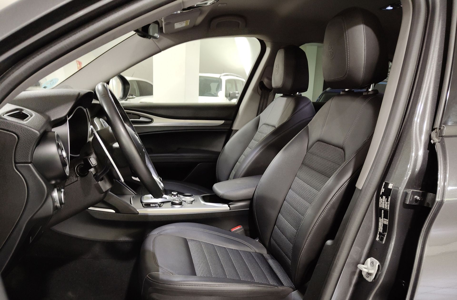 Alfa Romeo Stelvio 2.0 Gasolina Sprint+ Q4 - foto 9