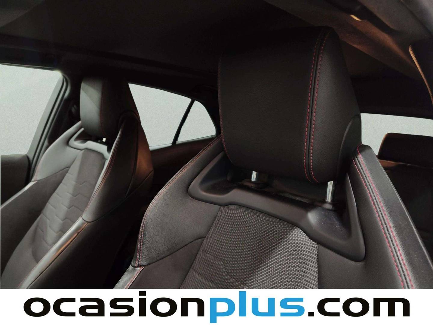 Equipamiento del Toyota Corolla Toyota Corolla 180H Advance E-CVT (180 CV)