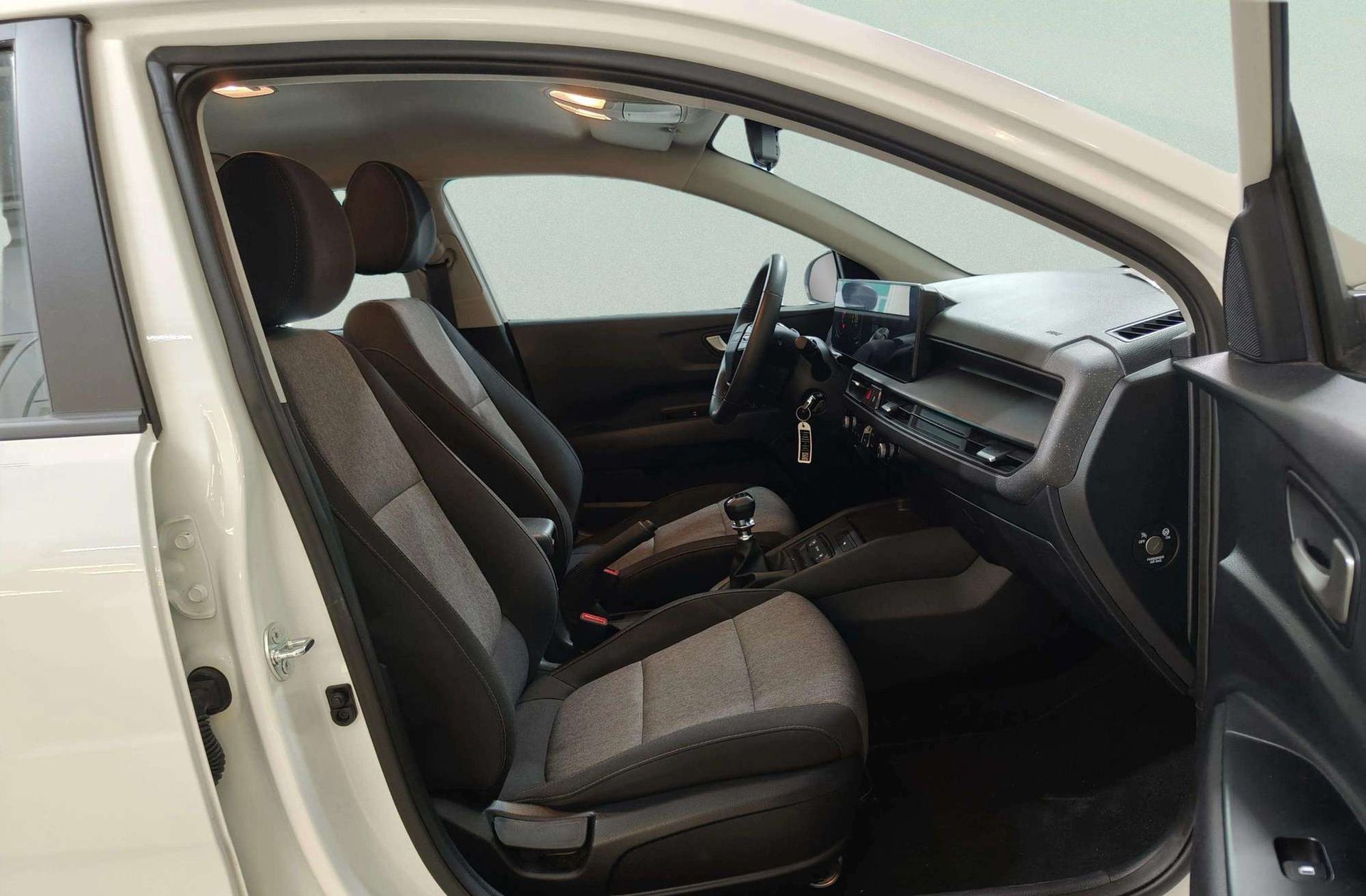 Kia Stonic 1.0 T-GDi MHEV Concept - foto 17