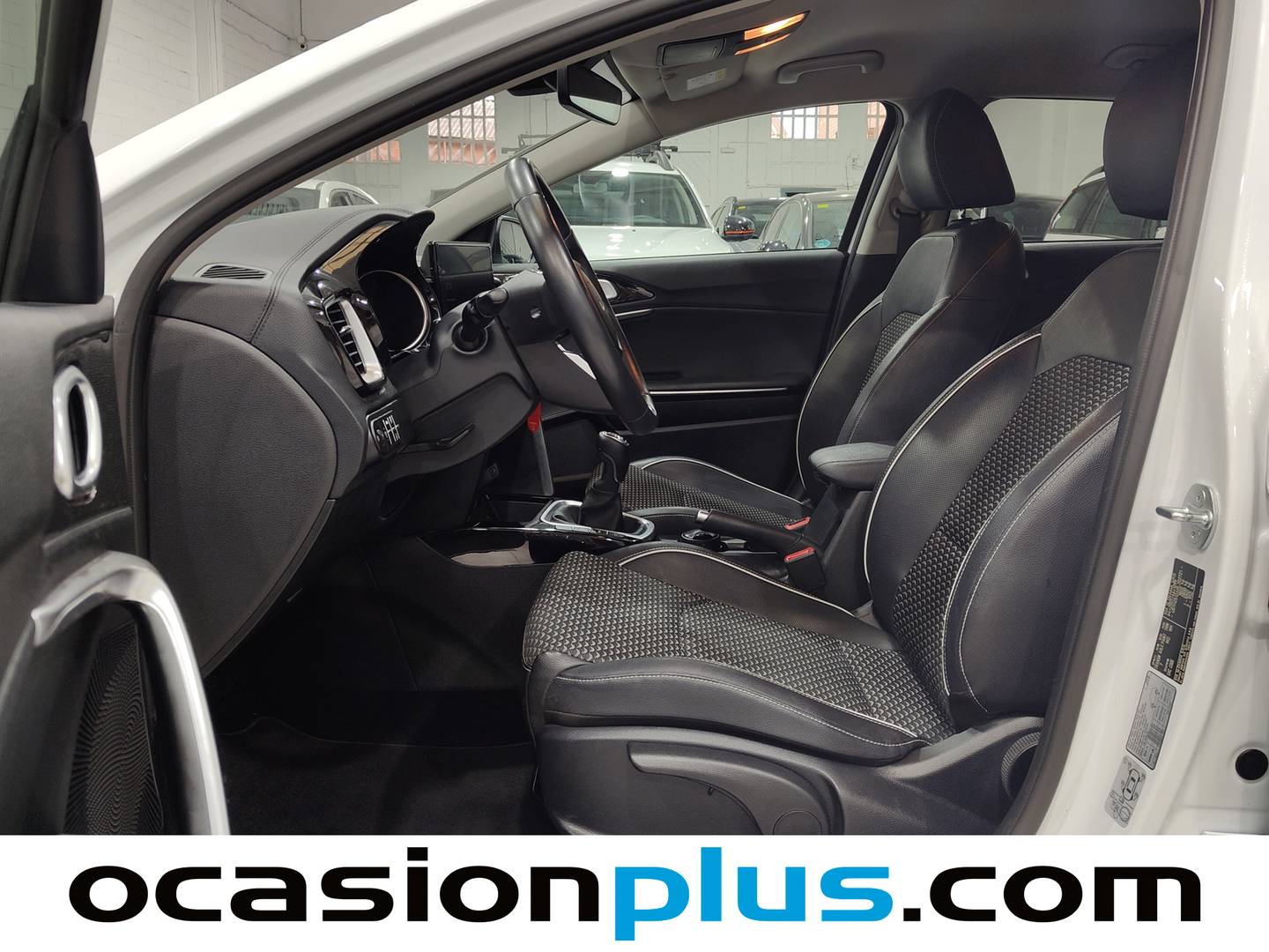 Foto asientos delanteros KIA Ceed KIA Ceed 1.0 T-GDi Tech (120 CV)