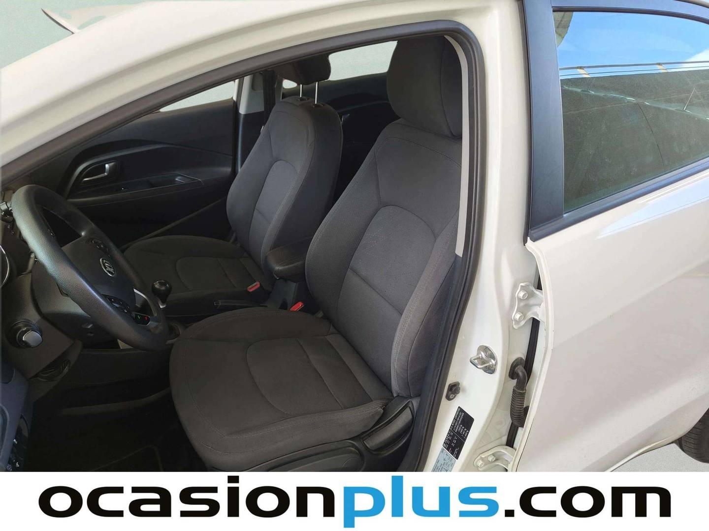 Foto asientos delanteros KIA Rio KIA Rio 1.2 CVVT Drive (85 CV)