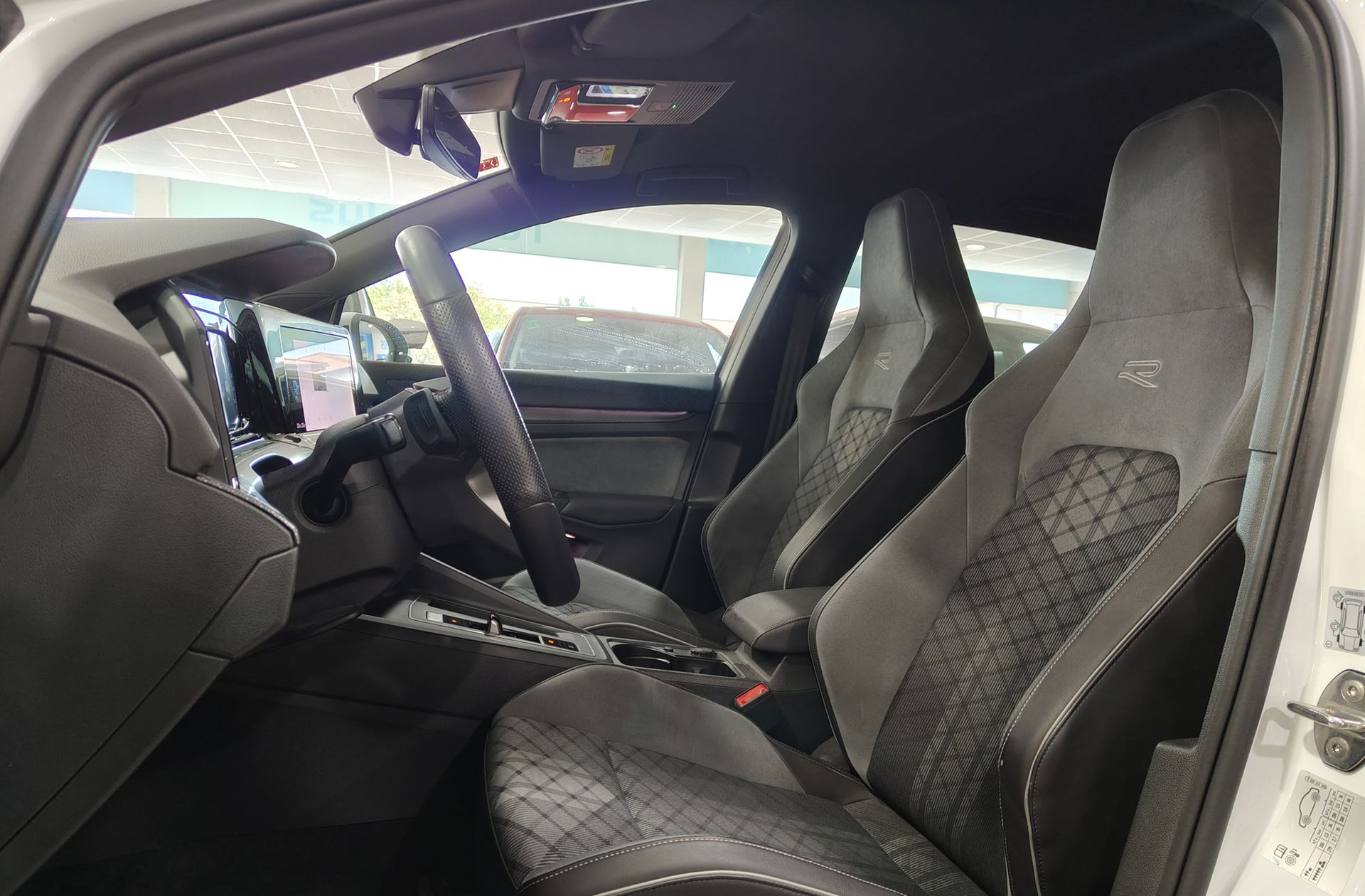 Volkswagen Golf R-Line 1.5 eTSI DSG - foto 12