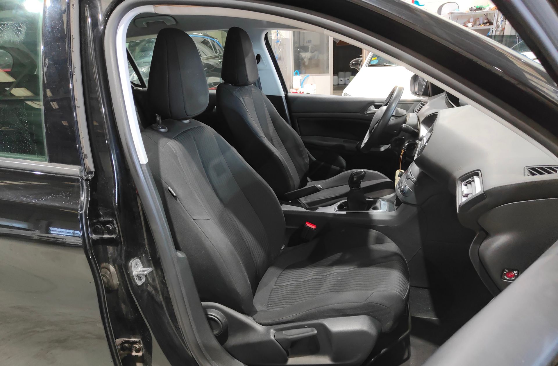 Peugeot 308 1.6 BlueHDi Access - foto 14