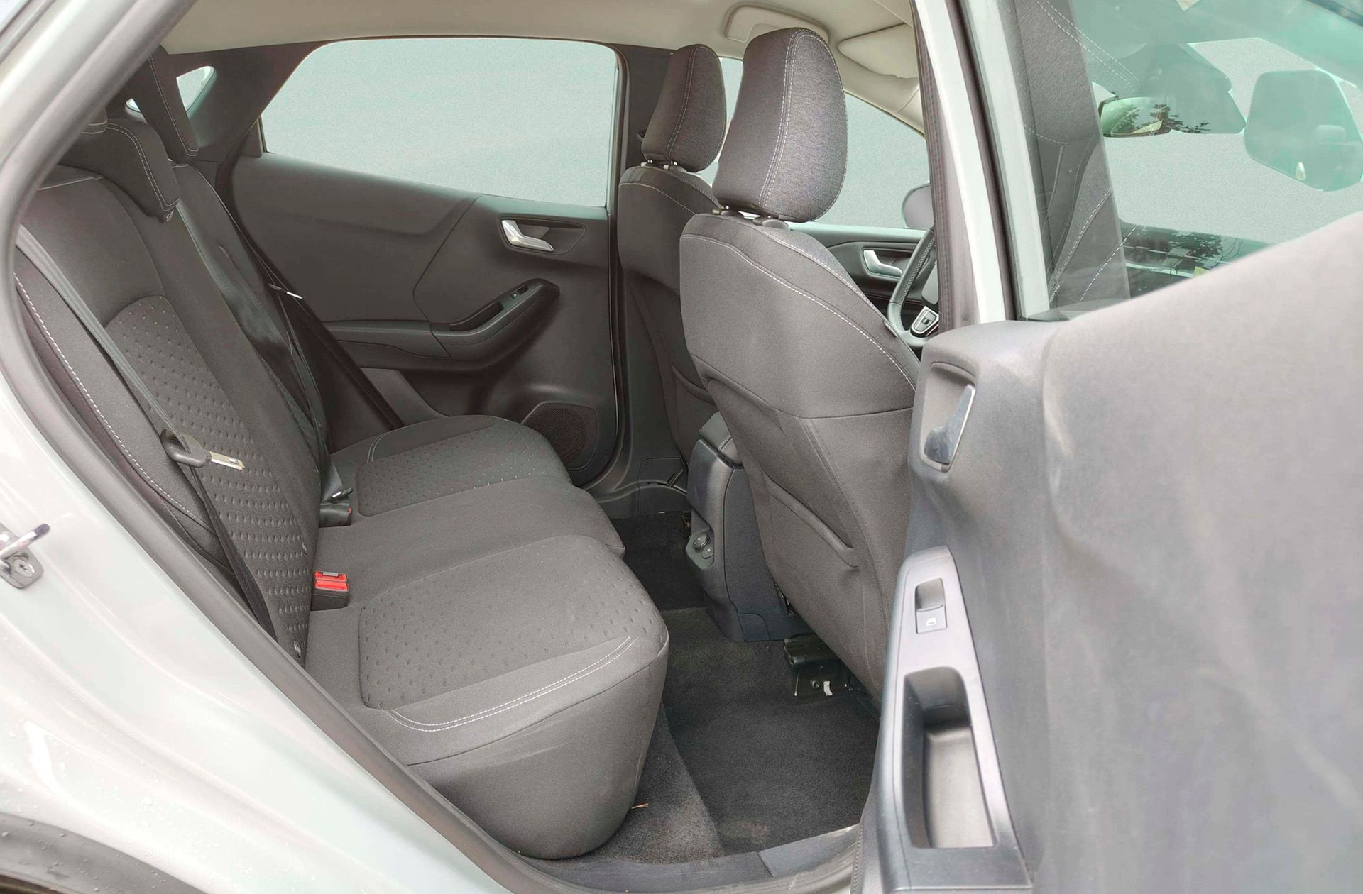 Ford Puma 1.0 EcoBoost MHEV Titanium - foto 17