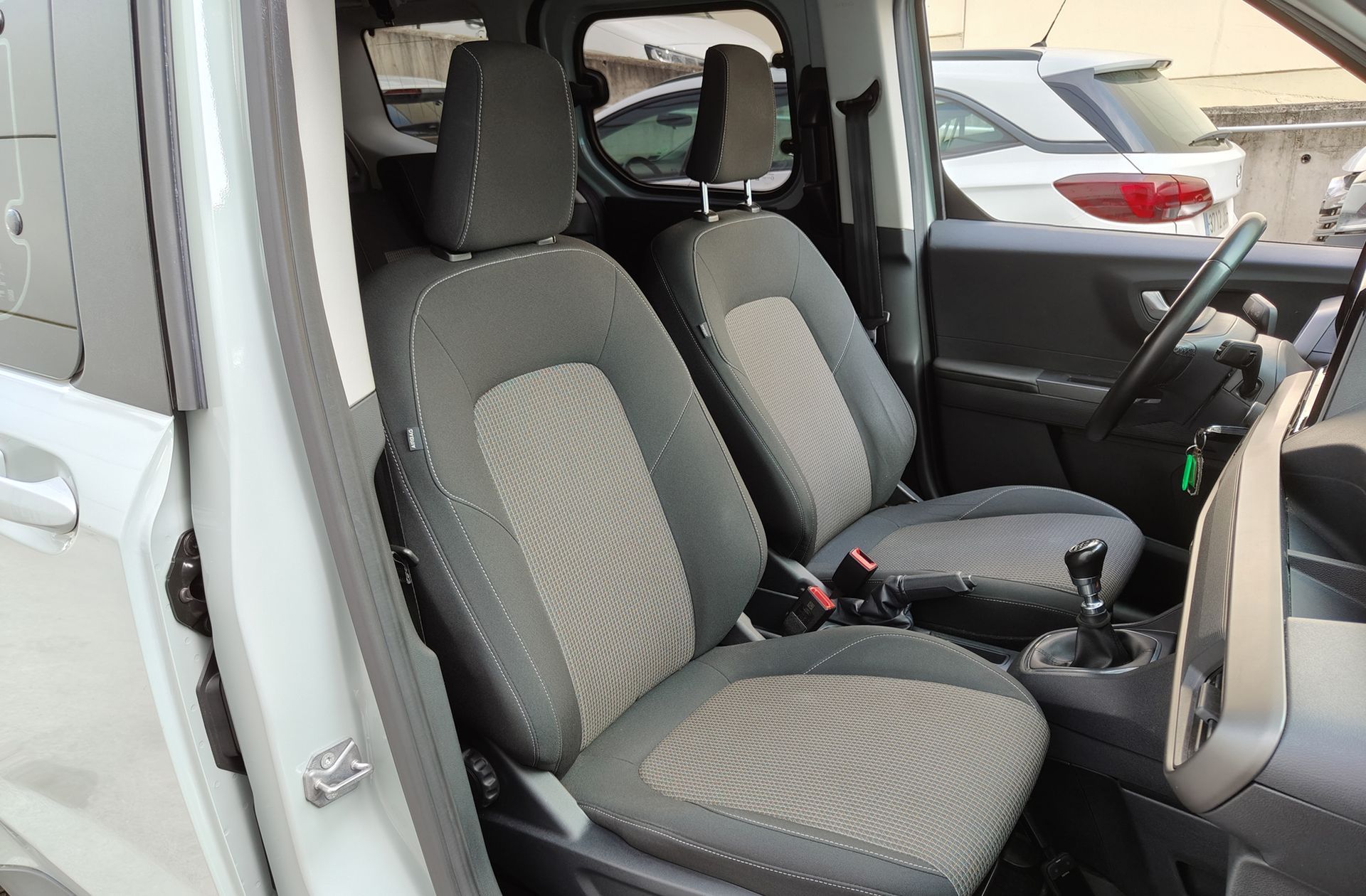 Ford Tourneo Courier 1.0 EcoBoost Trend - foto 17