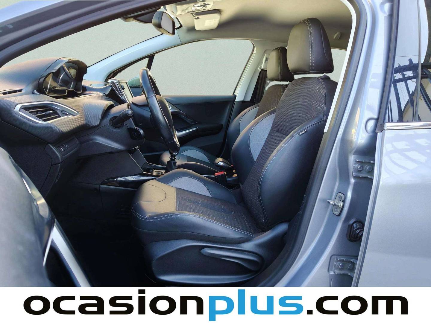 Foto asientos delanteros Peugeot 2008 Peugeot 2008 BlueHDi 120 S&S Allure (120 CV)