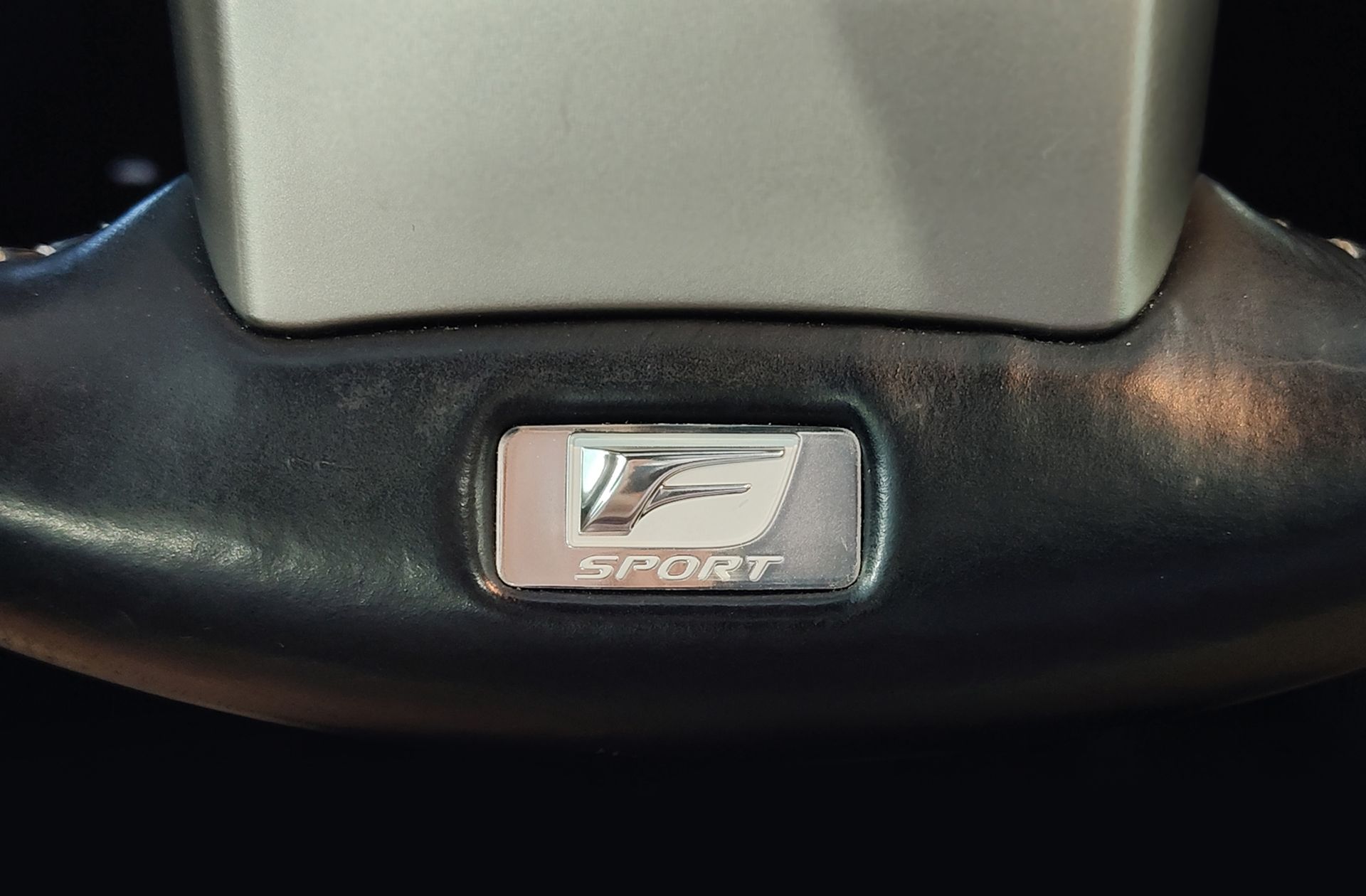 Lexus IS 300h F-Sport - foto 35