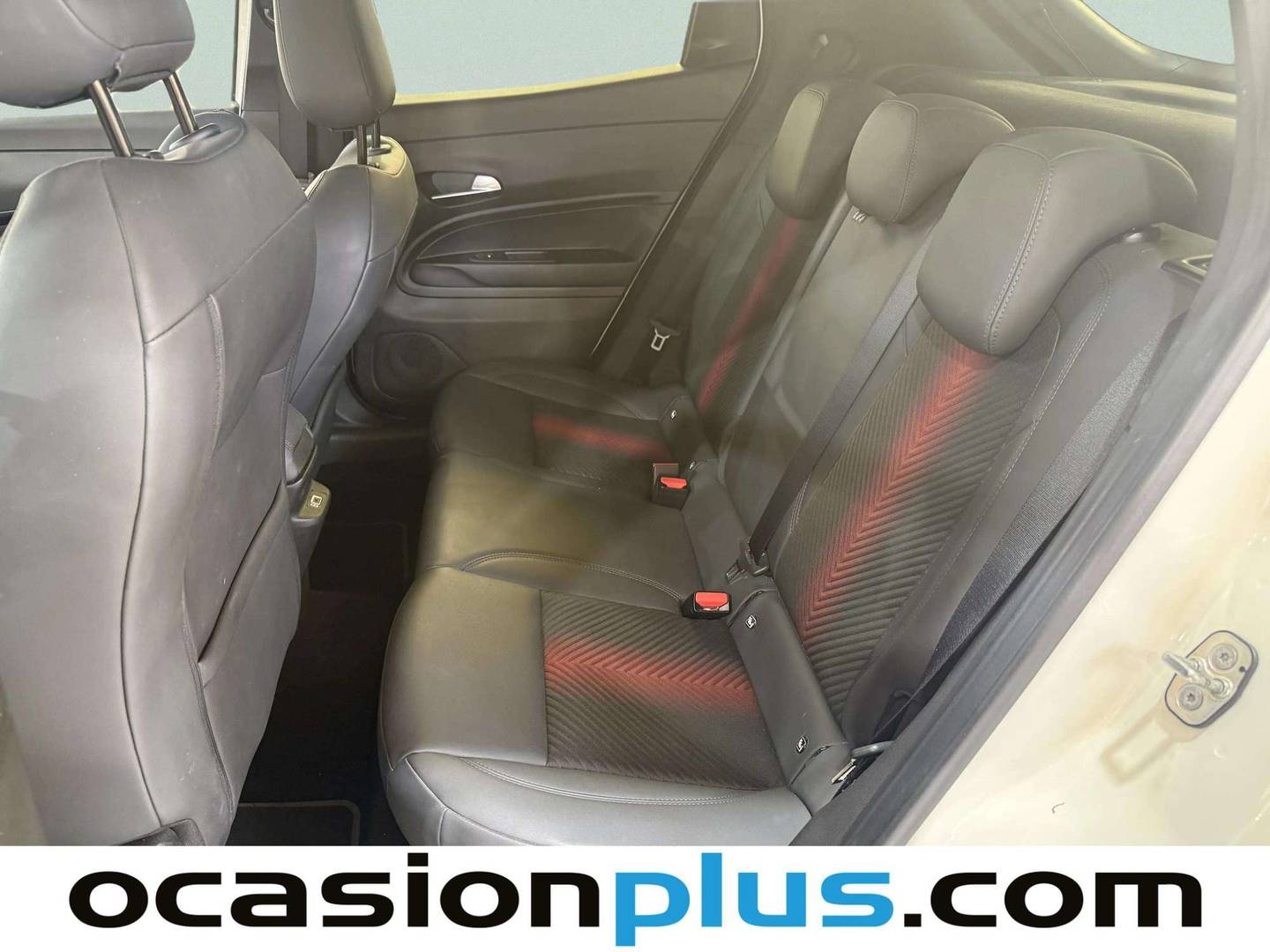 Foto asientos traseros Alfa Romeo Junior ALFA ROMEO Junior Ibrida Speciale (136CV)