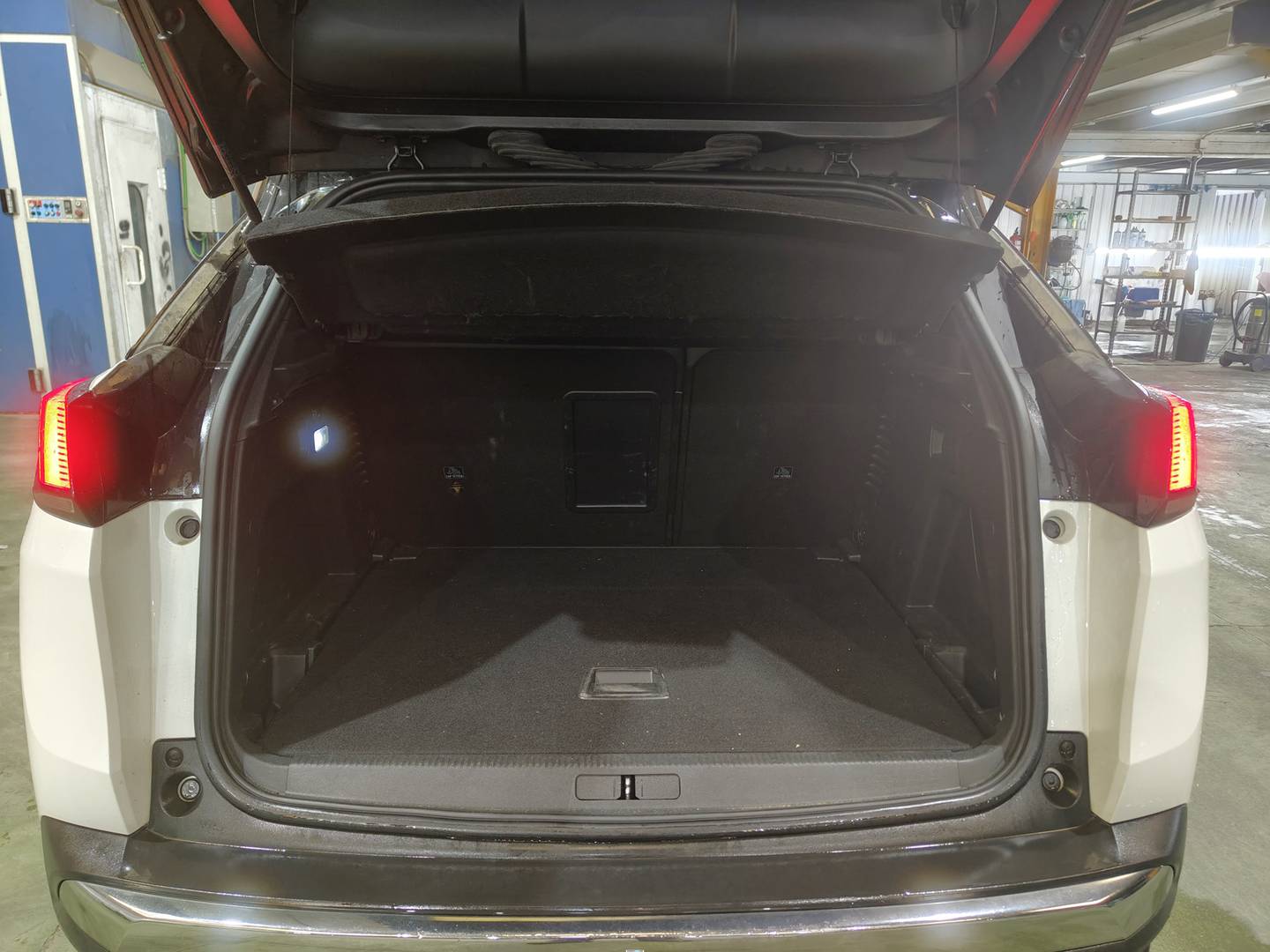 Foto Peugeot 3008 Peugeot 3008 BlueHDI 130 S&S GT Line EAT8 (130 CV)