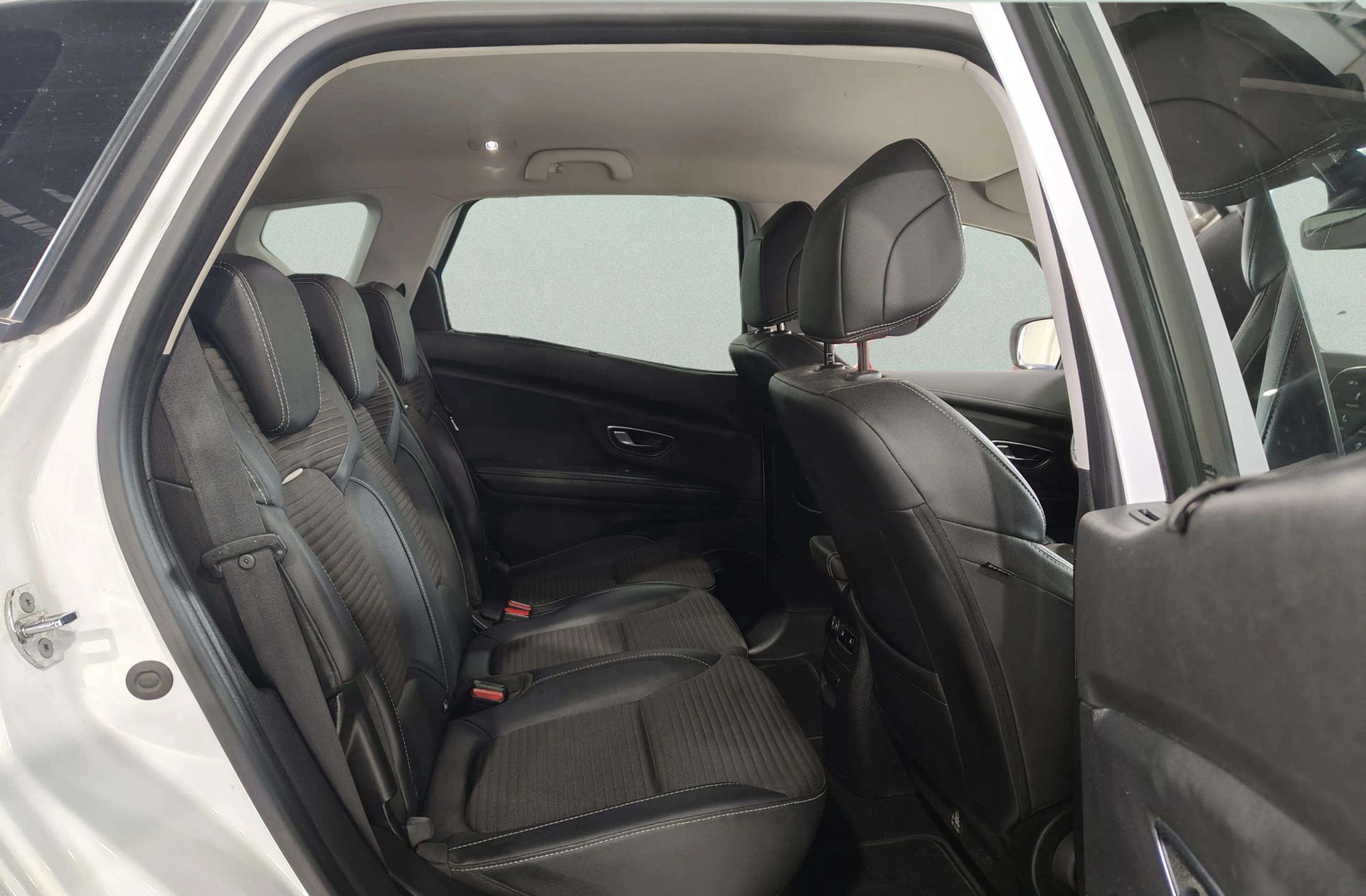 Renault Scénic Zen TCe GPF EDC - foto 17