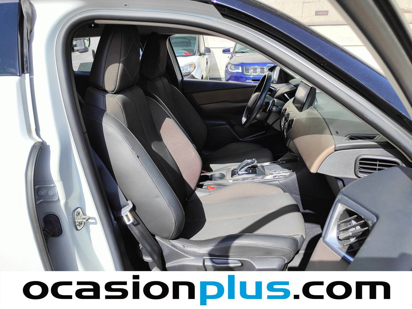 Foto DS DS 3 Crossback DS DS3 BlueHDi 130 So Chic Auto  (131 CV)