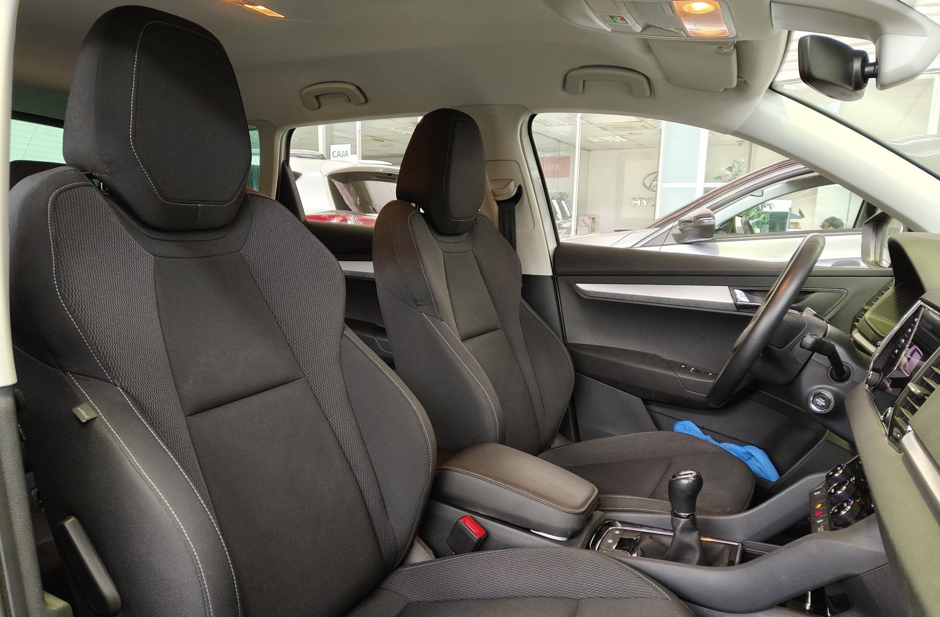 Škoda Karoq 2.0 TDI Selection - foto 16