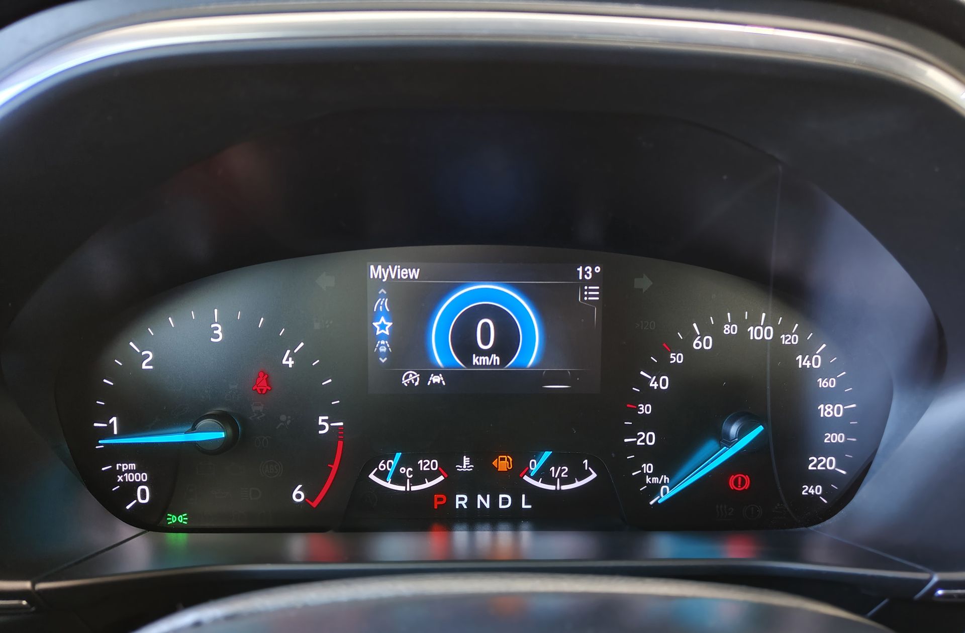 Ford Focus Sportbreak 2.0 EcoBlue Titanium - foto 26