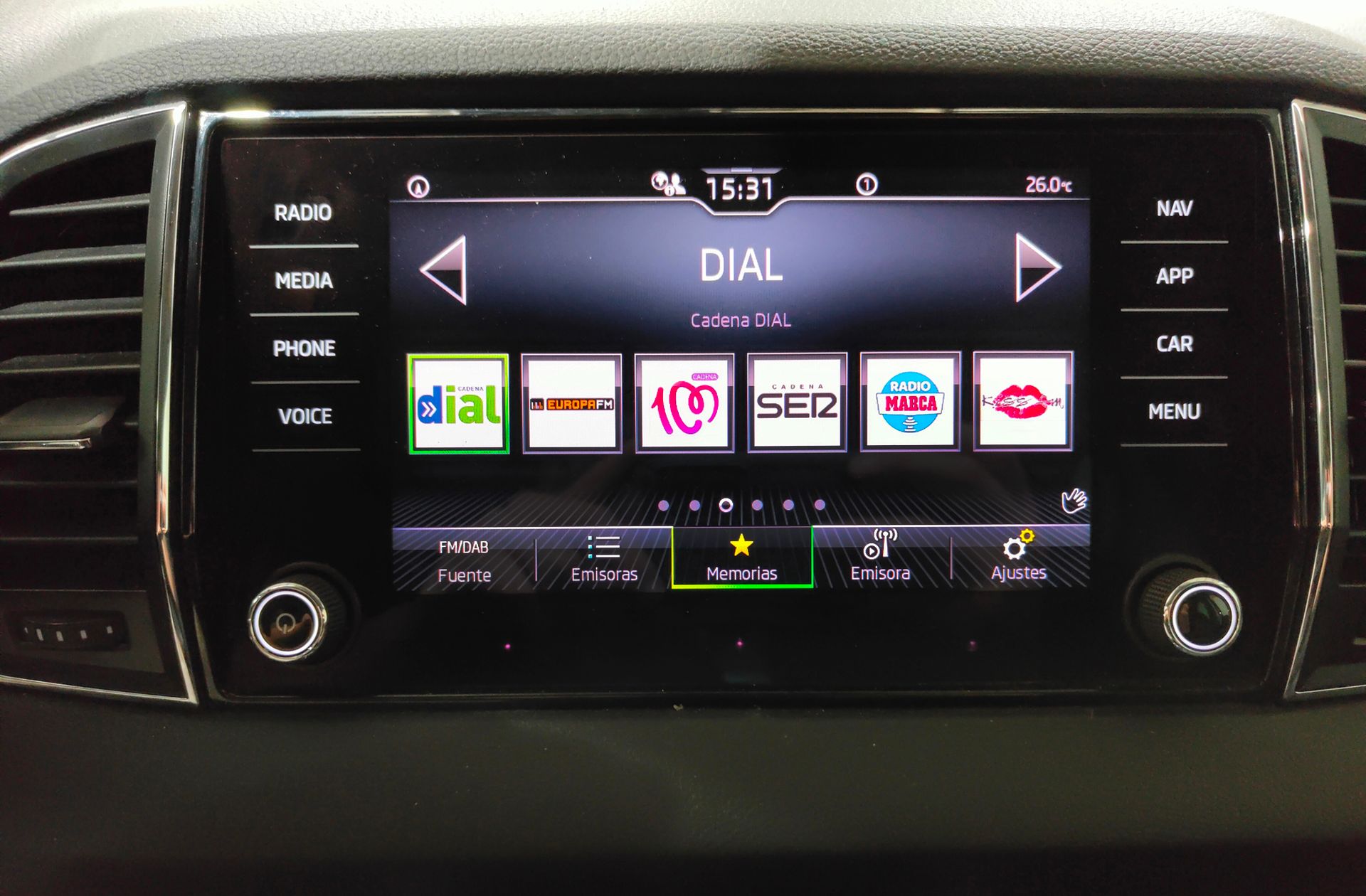 Škoda Karoq 1.5 TSI ACT Ambition DSG - foto 29