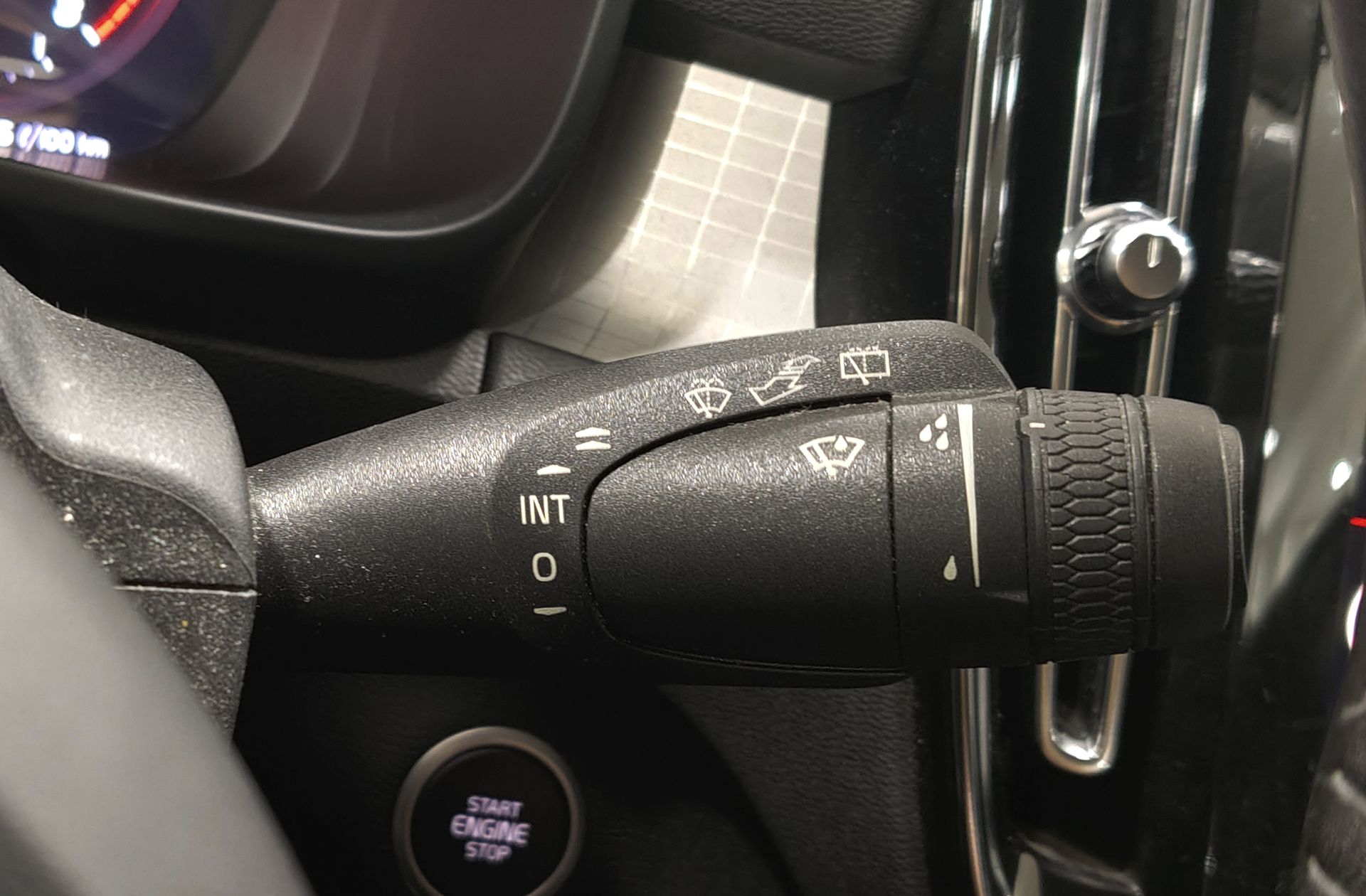 Volvo XC40 T3 Momentum Pro - foto 30