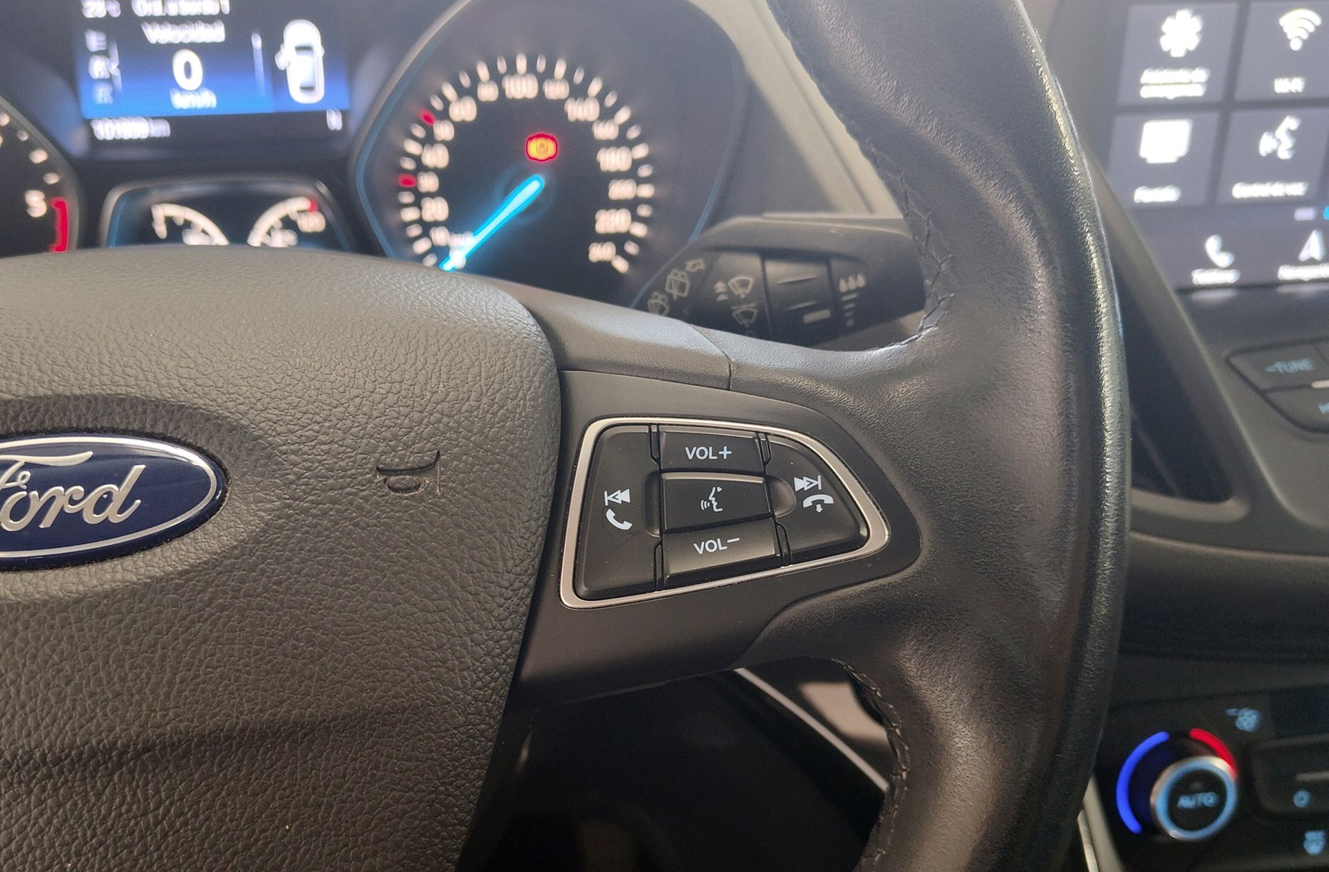 Ford Kuga 1.5 TDCi Titanium 4x2 - foto 27