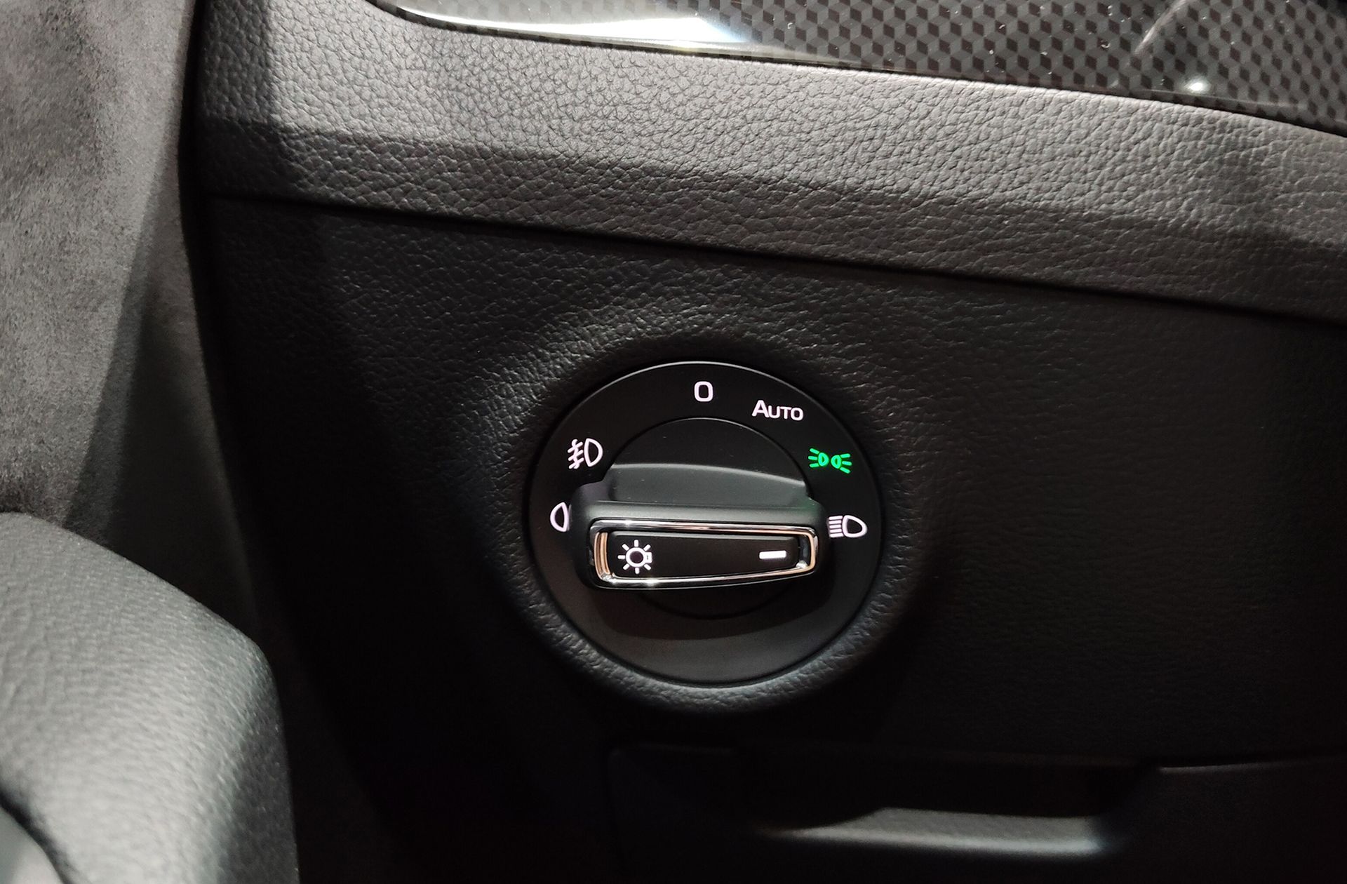 Škoda Superb Combi 2.0 TDI Sport Line DSG - foto 29