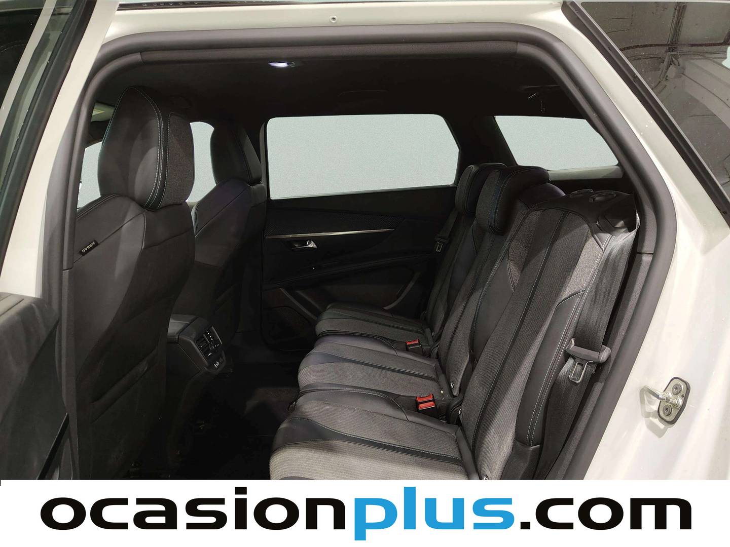 Foto asientos traseros Peugeot 5008 Hybrid Peugeot 5008 Hybrid 1.2 Allure Pack eDCS6 (136 CV) 7 plazas