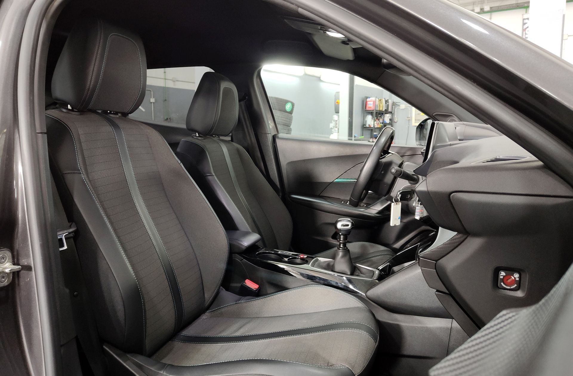 Peugeot 2008 PureTech 100 Allure - foto 18
