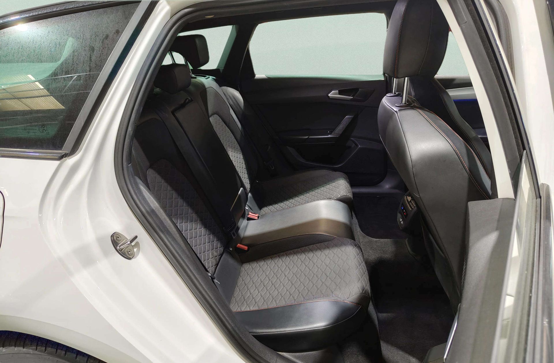 SEAT León ST 1.5 TSI FR Go L - foto 21