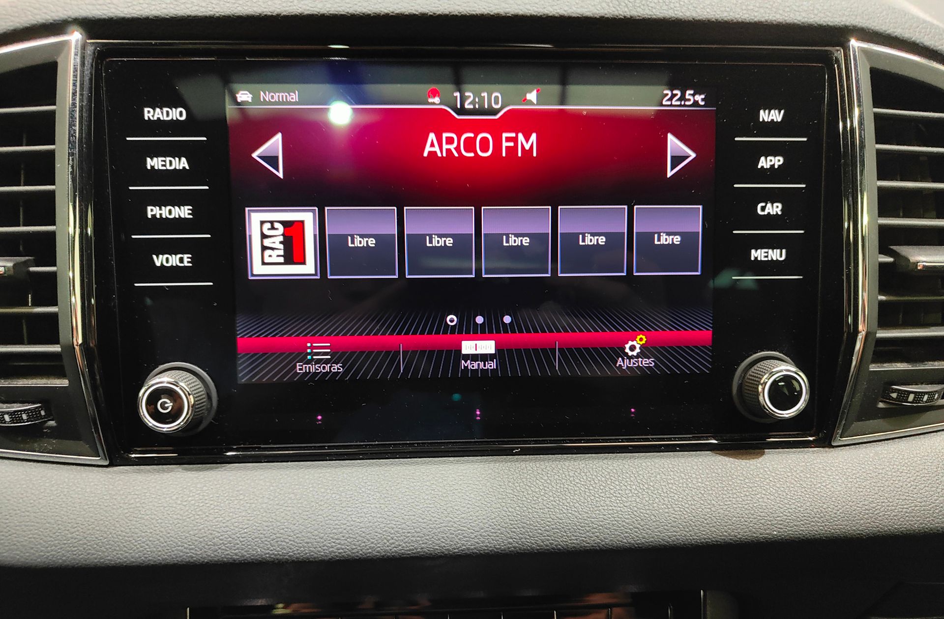 Škoda Karoq 1.5 TSI ACT Sportline DSG - foto 35