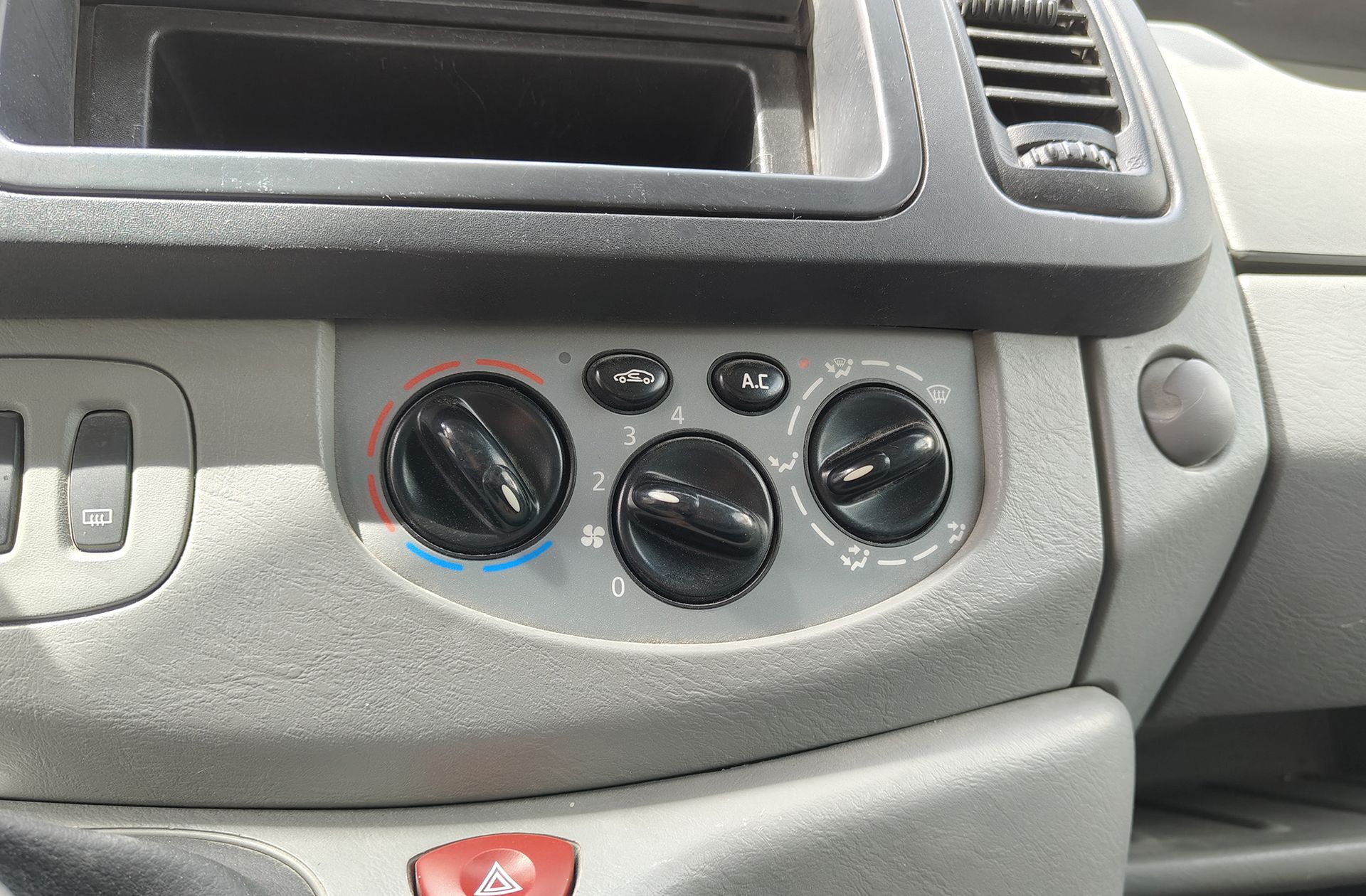 Nissan Primastar Furgon 2.0 dCi Anticipated Premium Larga - foto 17