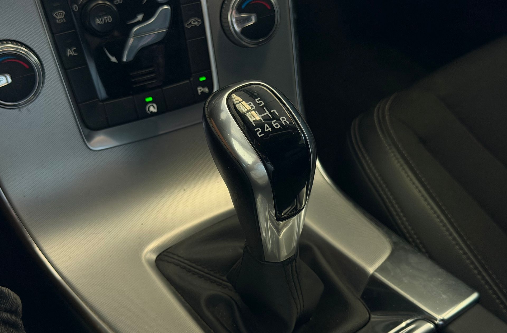 Volvo S60 D2 Momentum - foto 5