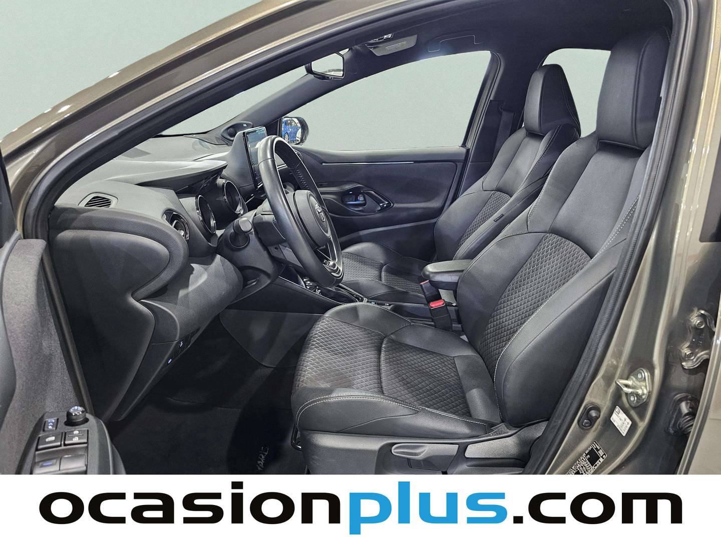 Foto asientos delanteros Toyota Yaris Toyota Yaris 120H Style (116 CV)