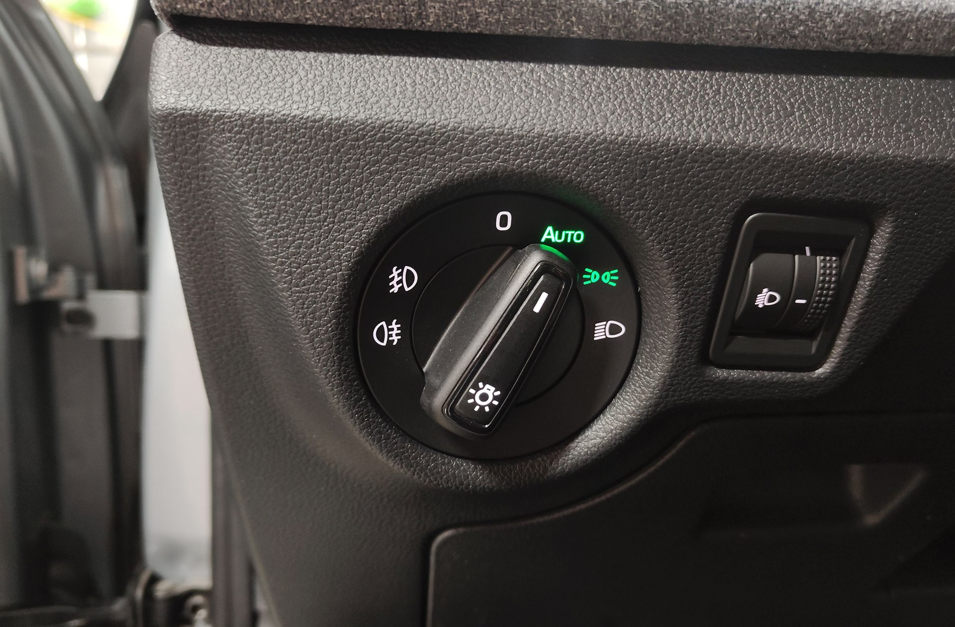 Škoda Kamiq 1.0 TSI Selection DSG - foto 25