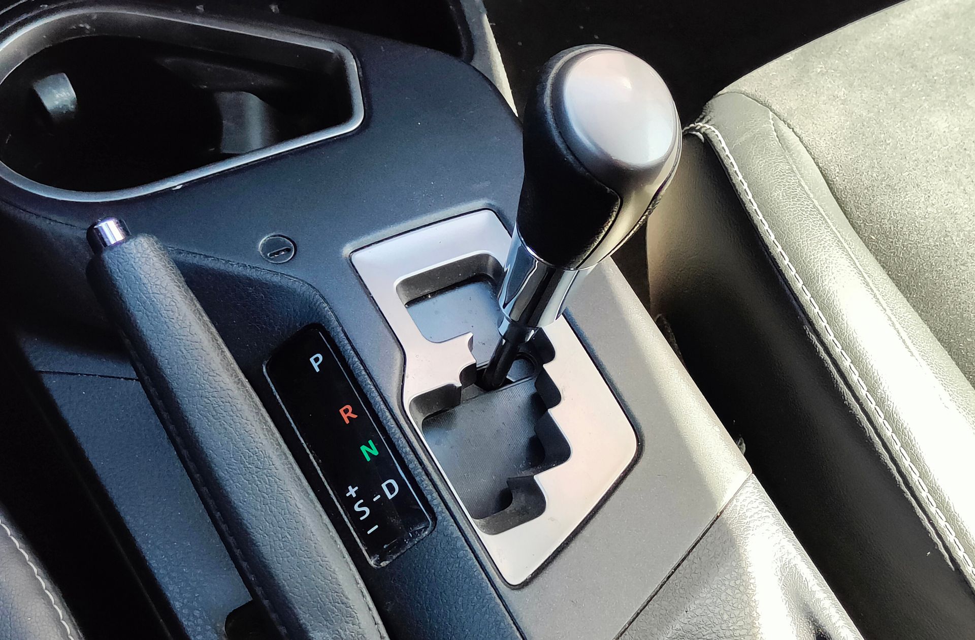 Toyota RAV4 2.5l Hybrid 4WD Feel! - foto 5