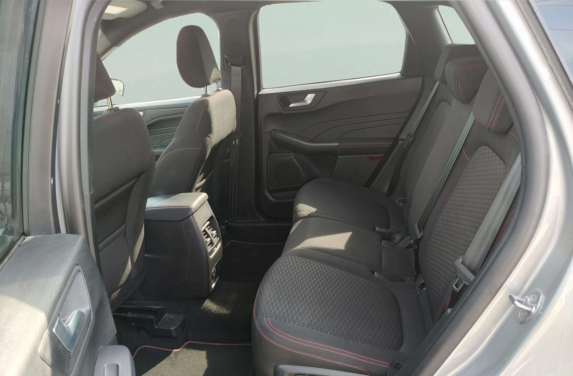 Ford Kuga 1.5T EcoBoost ST-Line 4x2 - foto 16