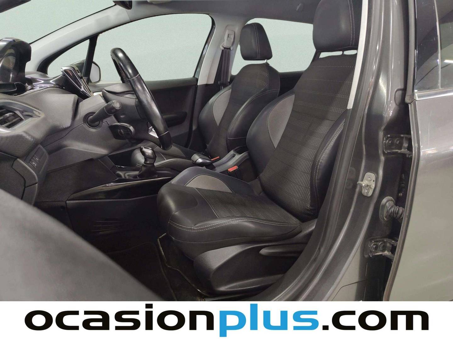Foto asientos delanteros Peugeot 2008 Peugeot 2008 BlueHDi 100 S&S Allure (100 CV)