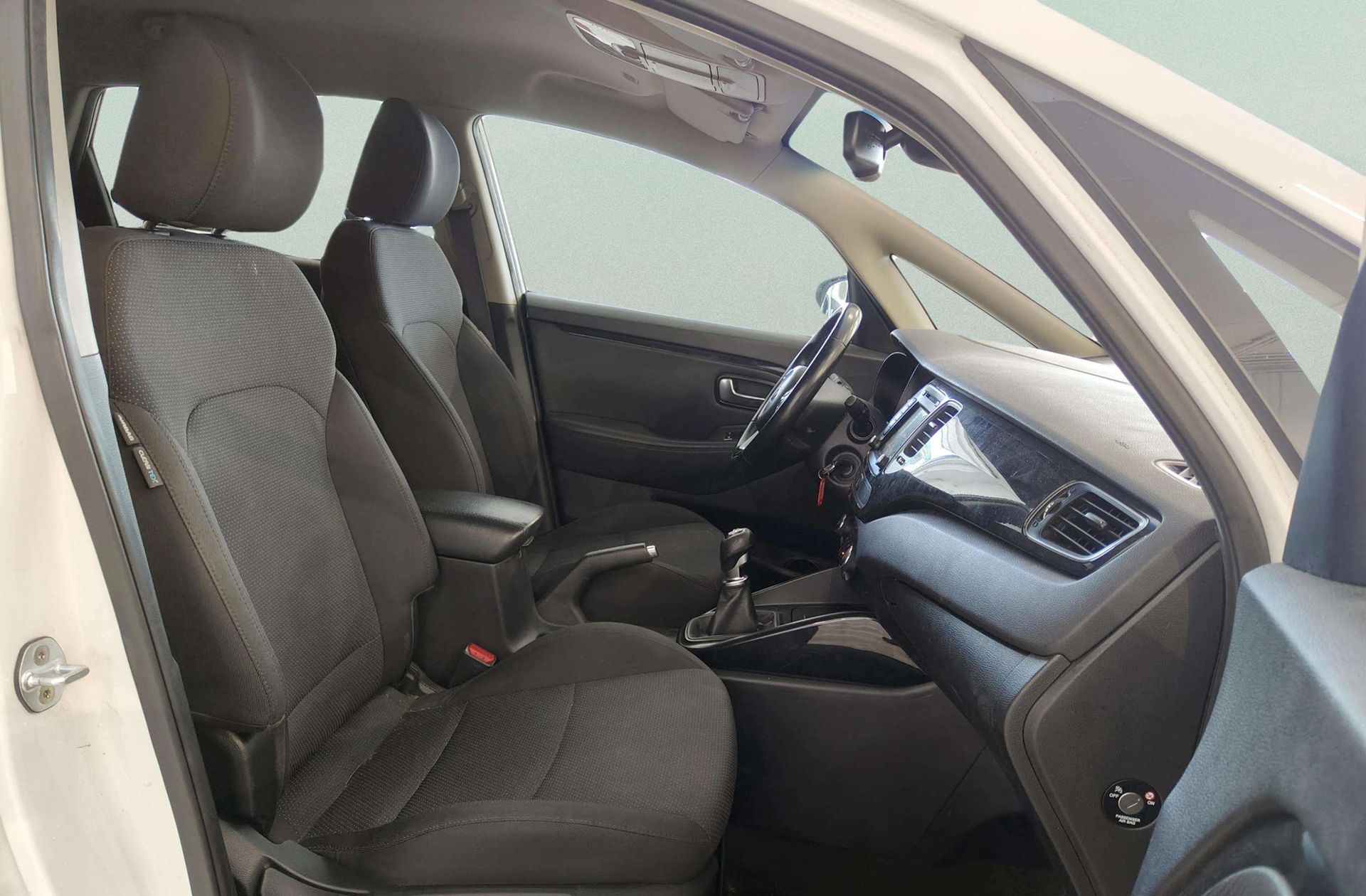 Kia Carens 1.7 CRDi VGT Uefa Euro2016 Eco-Dynamics - foto 15
