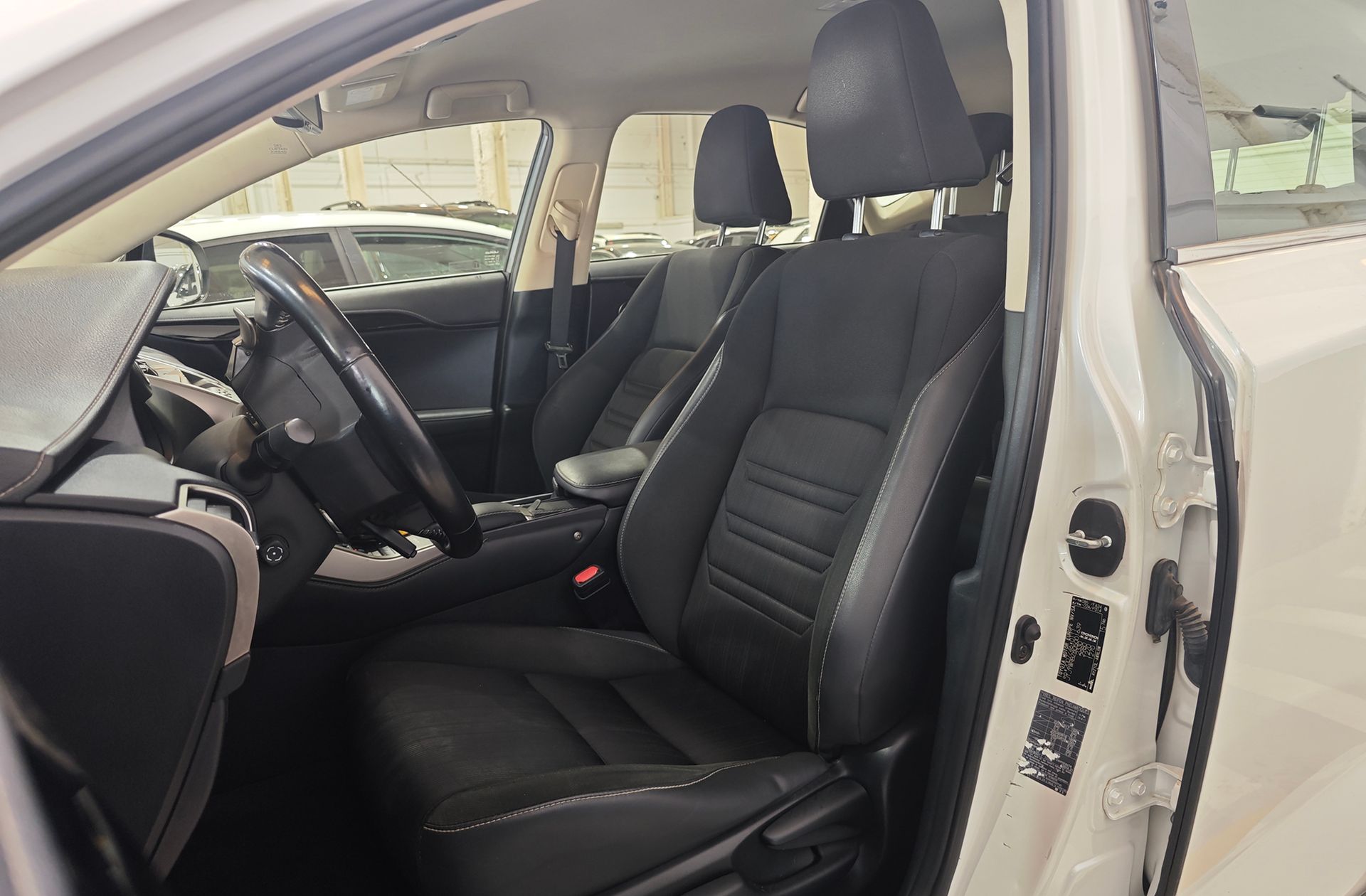 Lexus NX 300h Business 2WD - foto 9