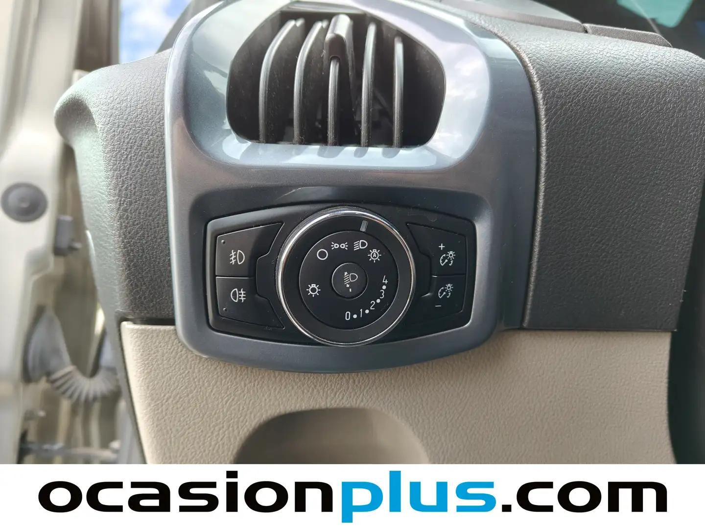 Foto Ford Tourneo Custom Ford Tourneo Custom 2.2 TDCI 300 Titanium L2 (155 CV) 8 PLAZAS