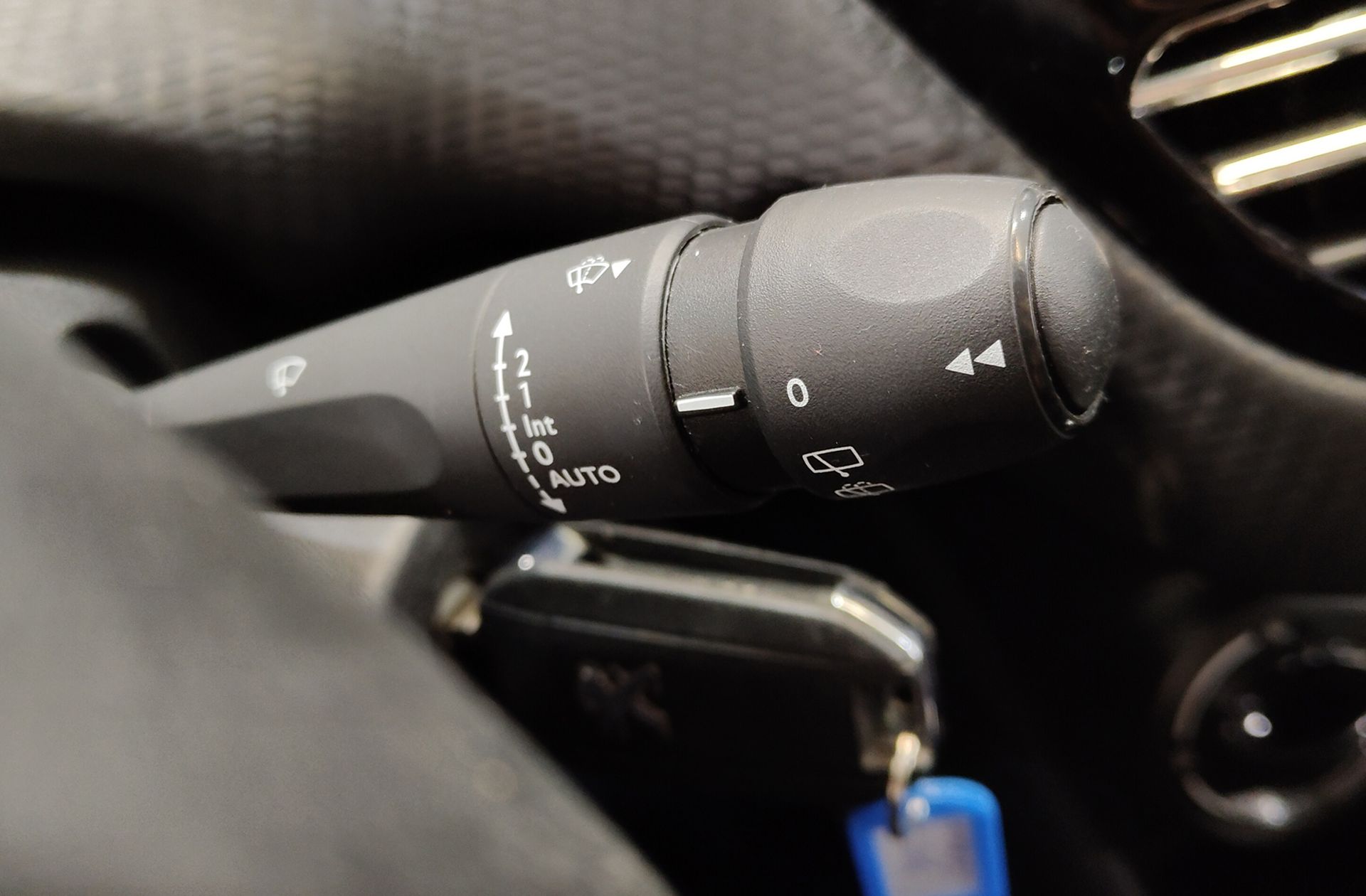 Peugeot 208 1.2 PureTech Signature - foto 28