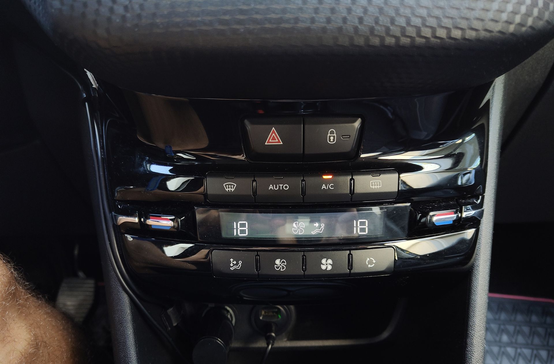 Peugeot 2008 e-HDI 92 Allure - foto 30