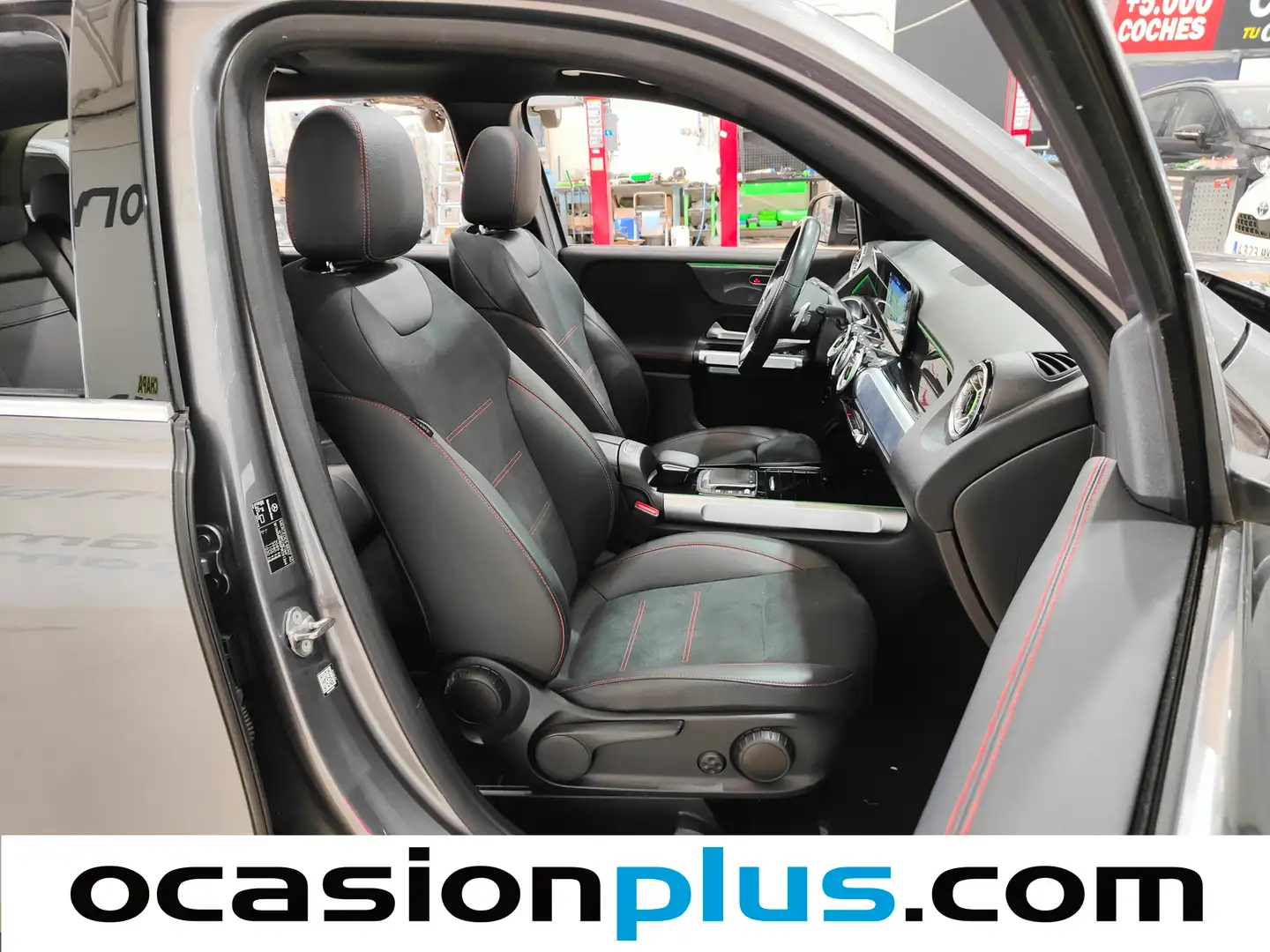 Foto Mercedes GLB Mercedes-Benz GLB 200 (163 CV) AMG Pack